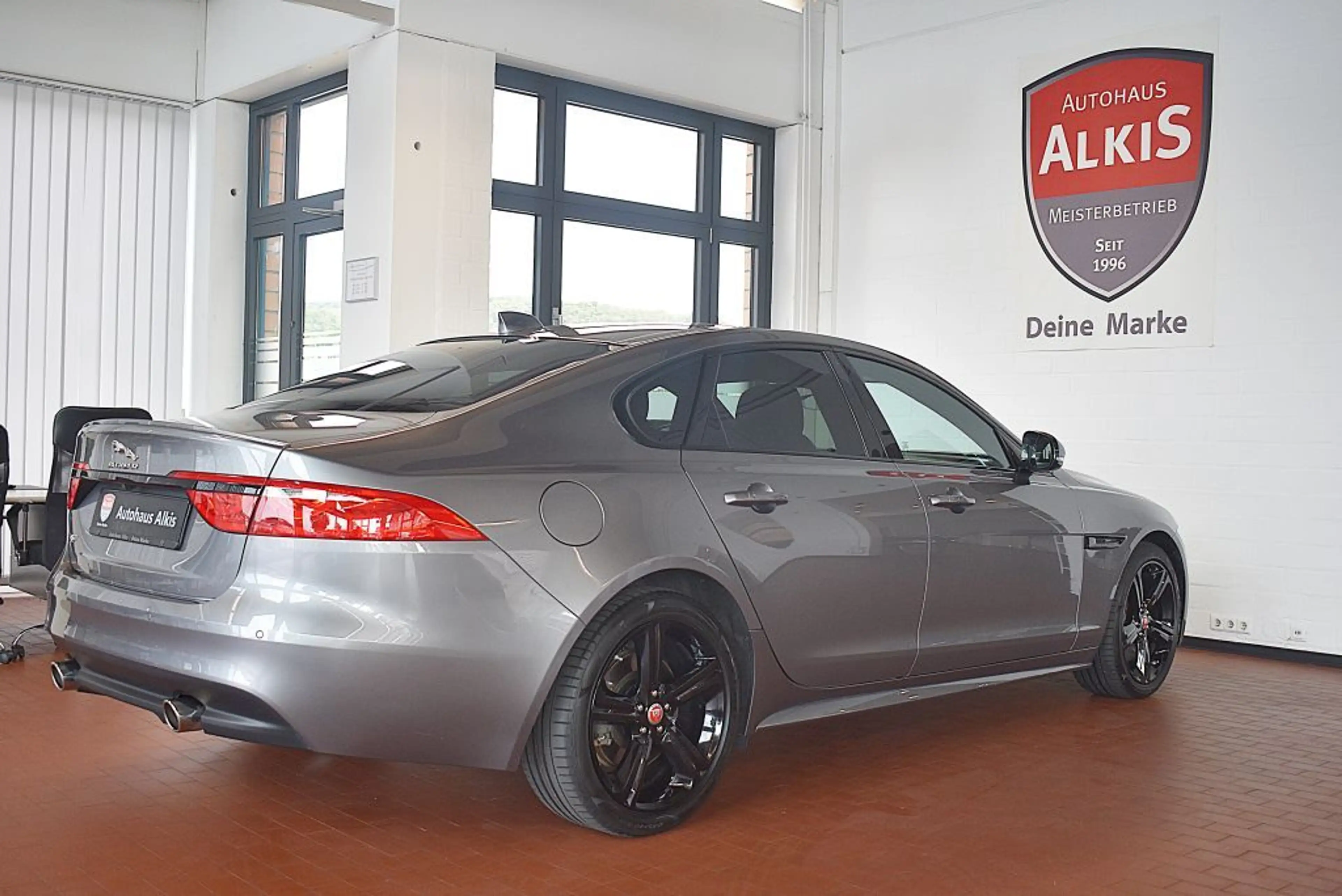 Jaguar XF 30d Aut.Chequered Flag+Garantie+Navi+Sch.Dach — photo 6