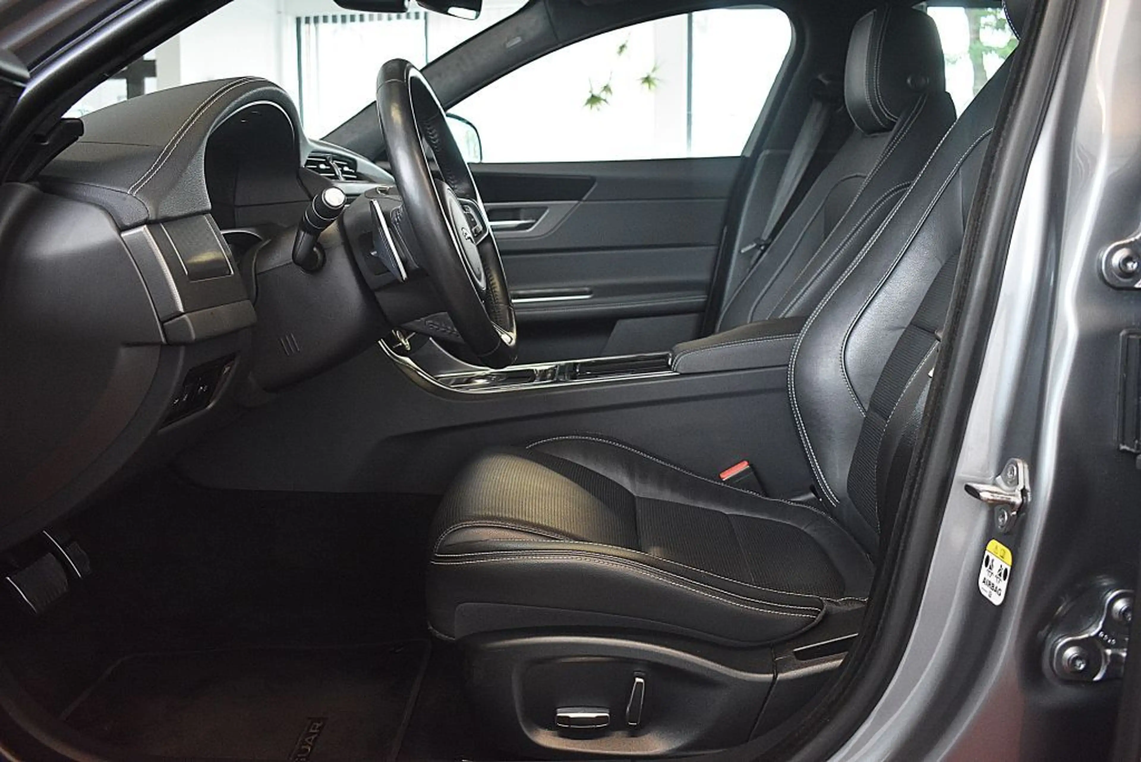 Jaguar XF 30d Aut.Chequered Flag+Garantie+Navi+Sch.Dach — photo 11