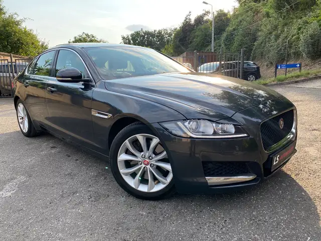 Jaguar XF 3.0 D V6*Toitouvrant*Navi*Cuir*Camera*1sthand