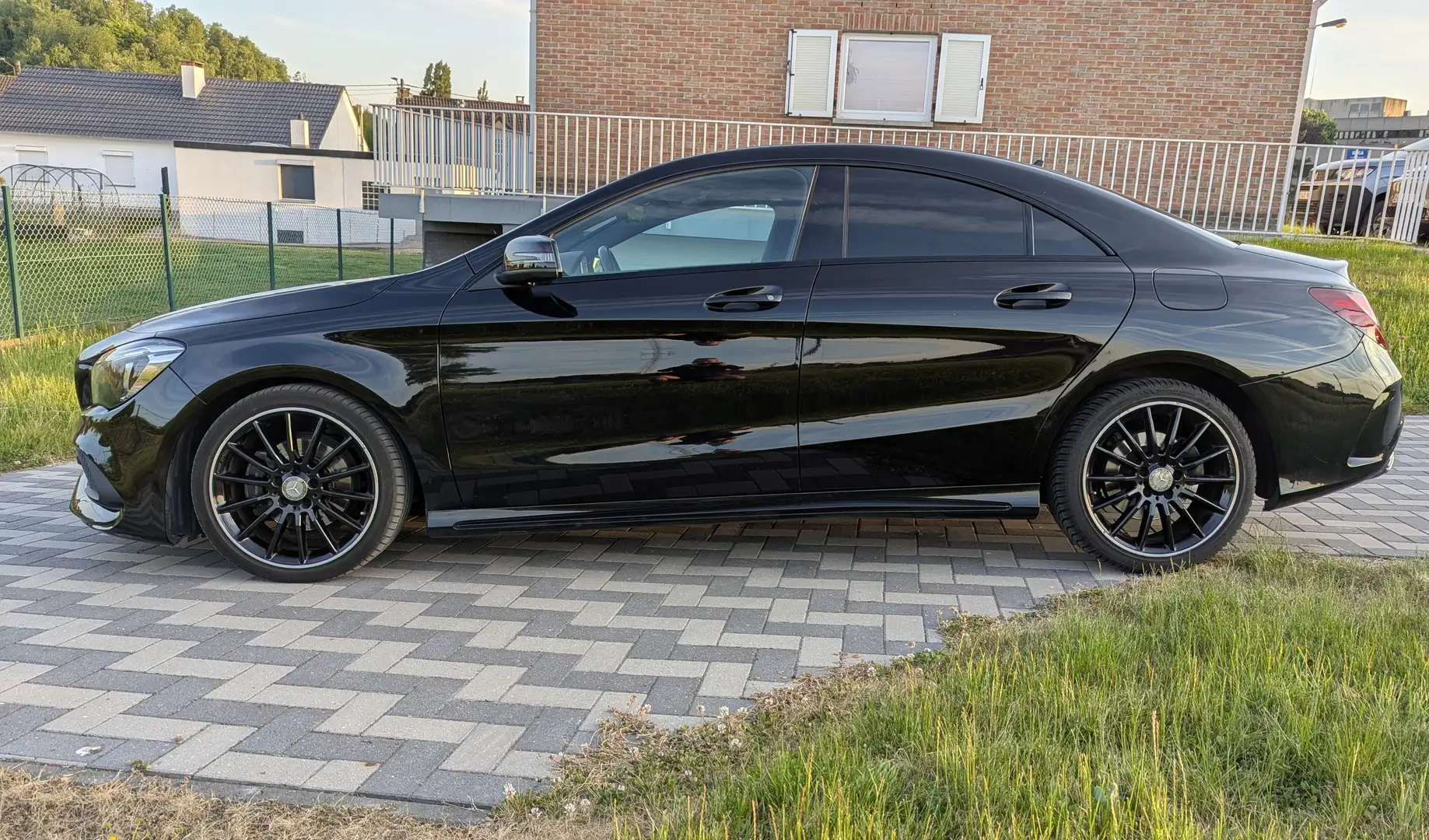 Mercedes-Benz CLA 180 PACK AMG / GPS / PACK NIGHT / LED Zwart - 2