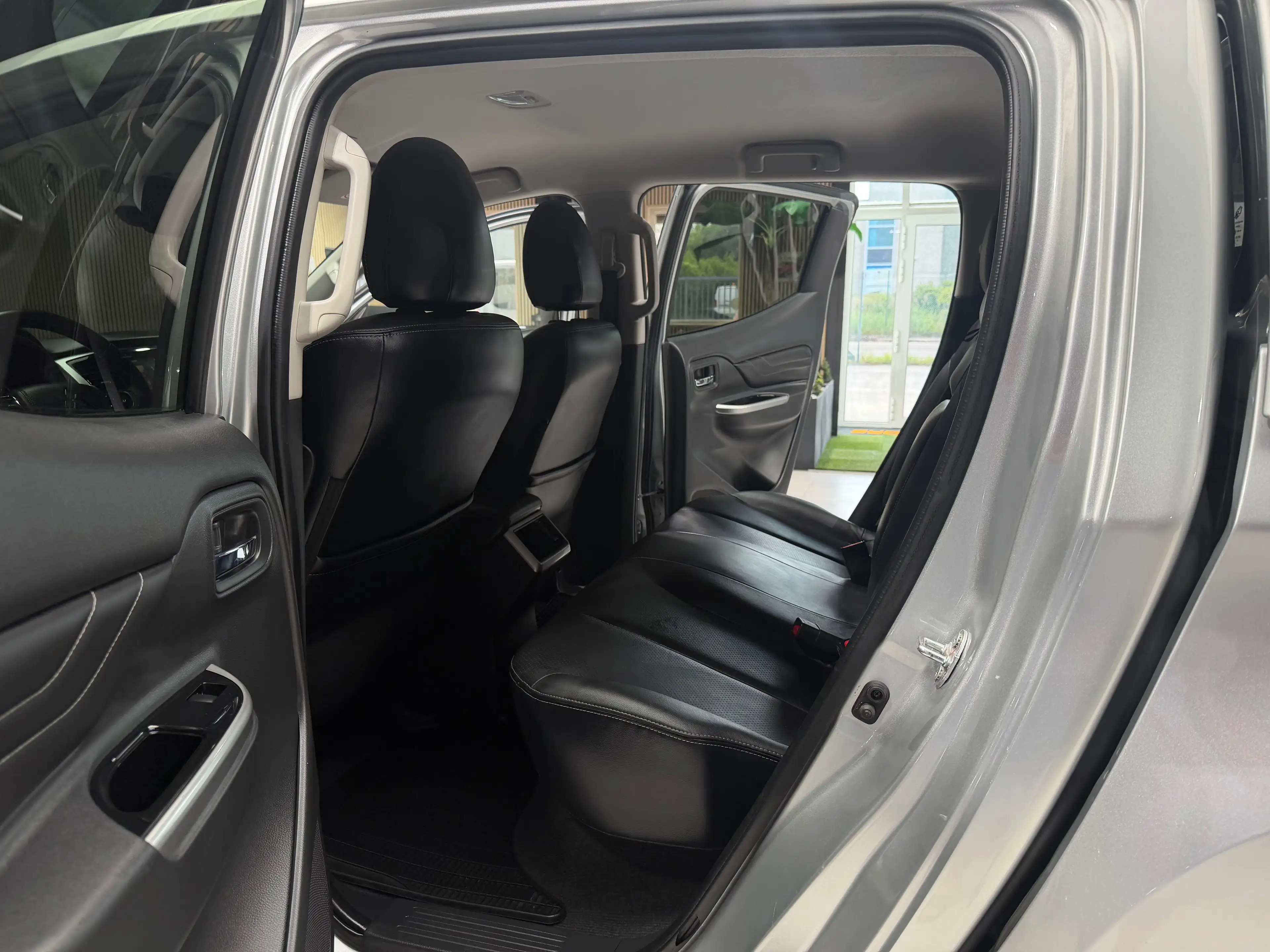 Mitsubishi L200 2.2DI-D 150CV HARD-TOP 4WD BOITE AUTO FULL OPTIONS — photo 8