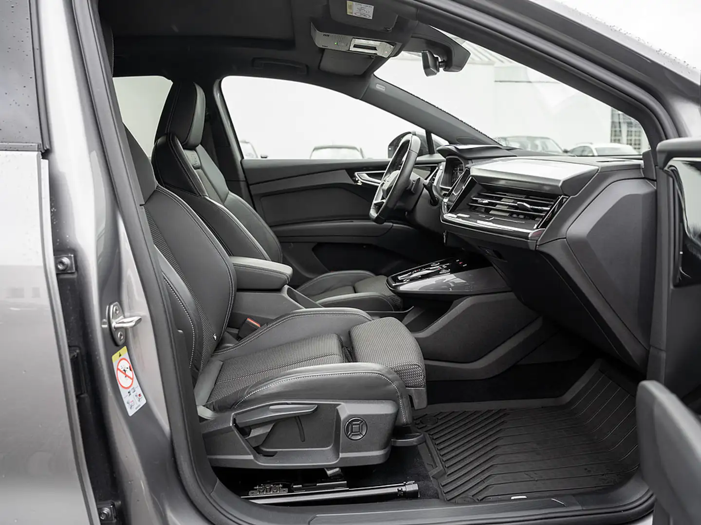 Audi Q4 e-tron 50 quattro AHK ACC S line MATRIX NA Grau - 2