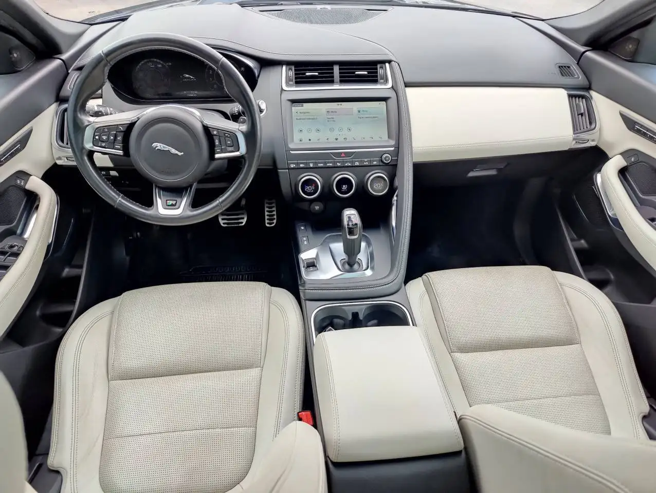 Jaguar E-Pace снимка Jaguar E-Pace