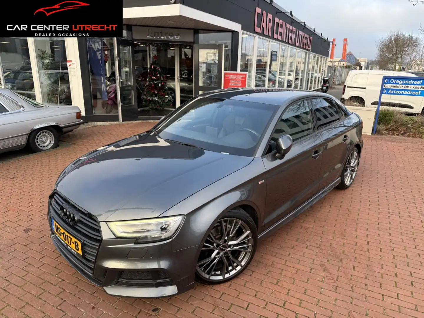 Audi A3 Limousine 1.4 TFSI CoD Sport S Line Edition zeer c Grau - 1