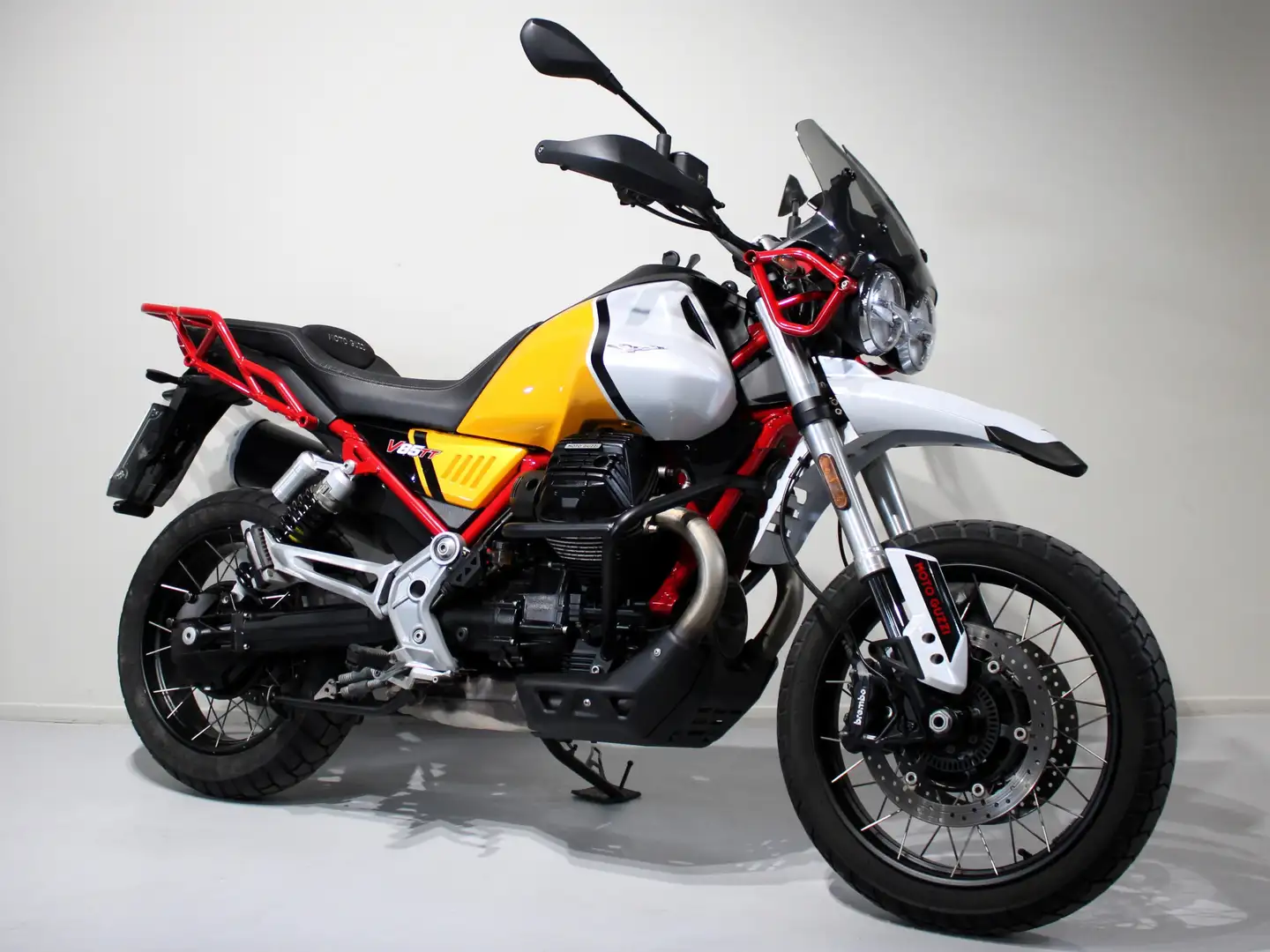 Moto Guzzi V 85 TT - 2