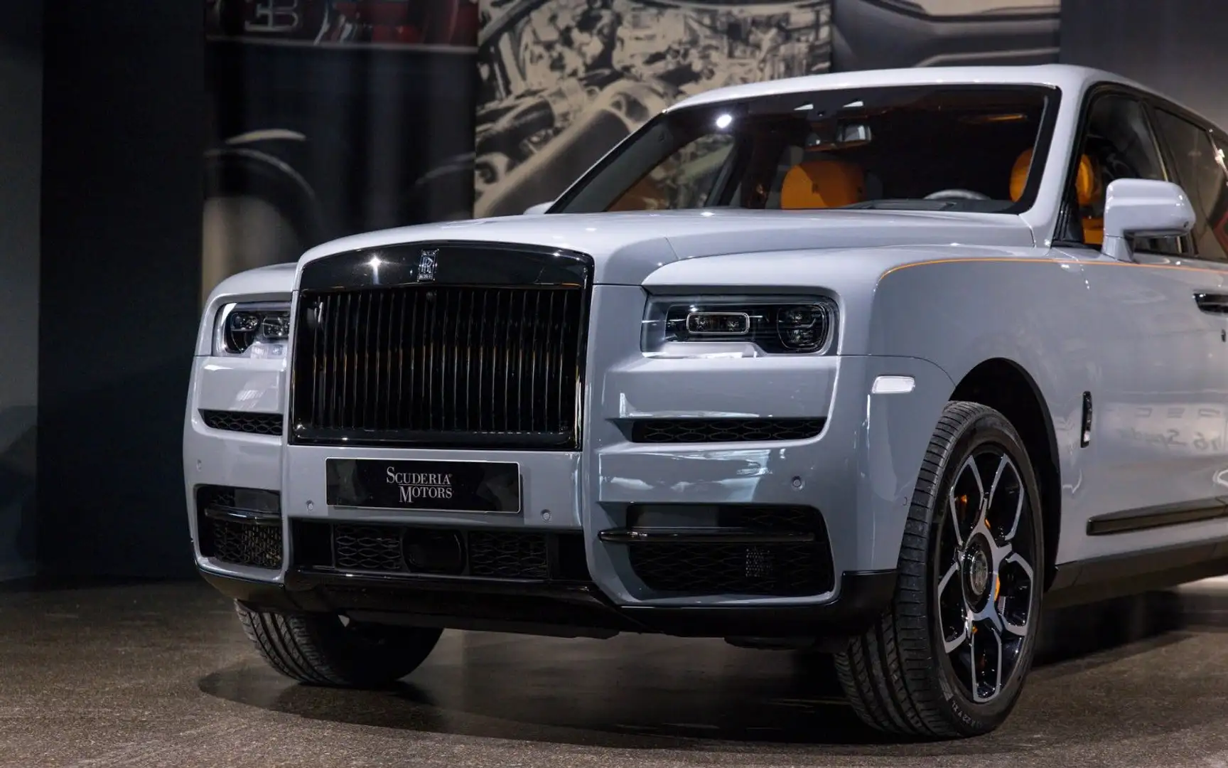Rolls-Royce Cullinan CULLINAN BLACK BADGE | STAR * ROOF | MANDARIN Grau - 2