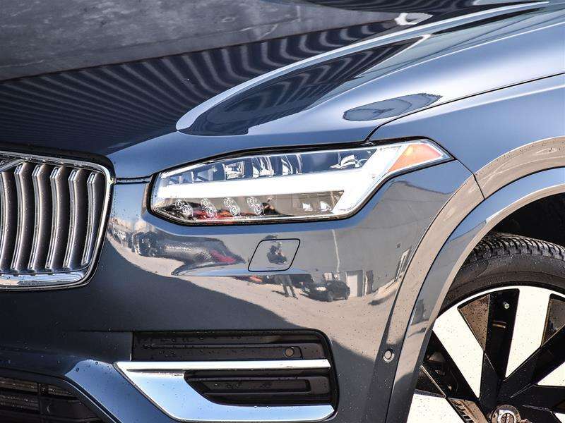 2025 Volvo XC90 T8 AWD Ultra Bright Theme 7-Seater alt 4