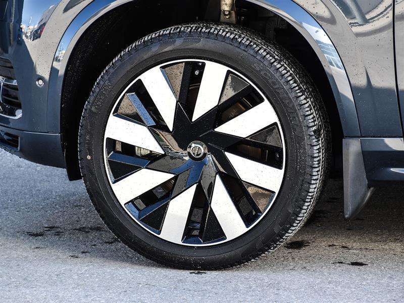 2025 Volvo XC90 T8 AWD Ultra Bright Theme 7-Seater thumb 6