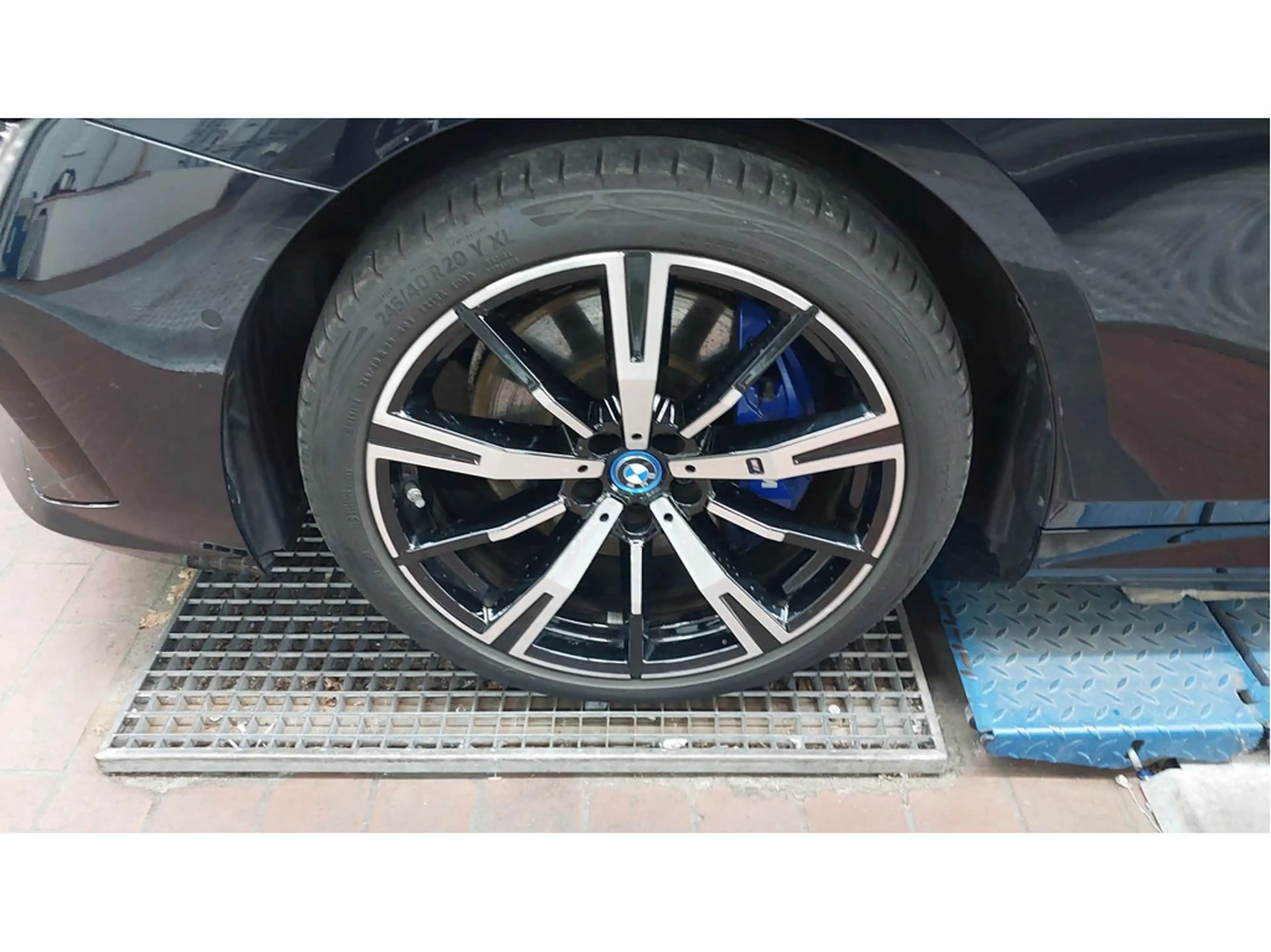 BMW i5 eDrive40 M-Sport PANO+AHK+20 ZOLL+HUD+ACC — photo 6