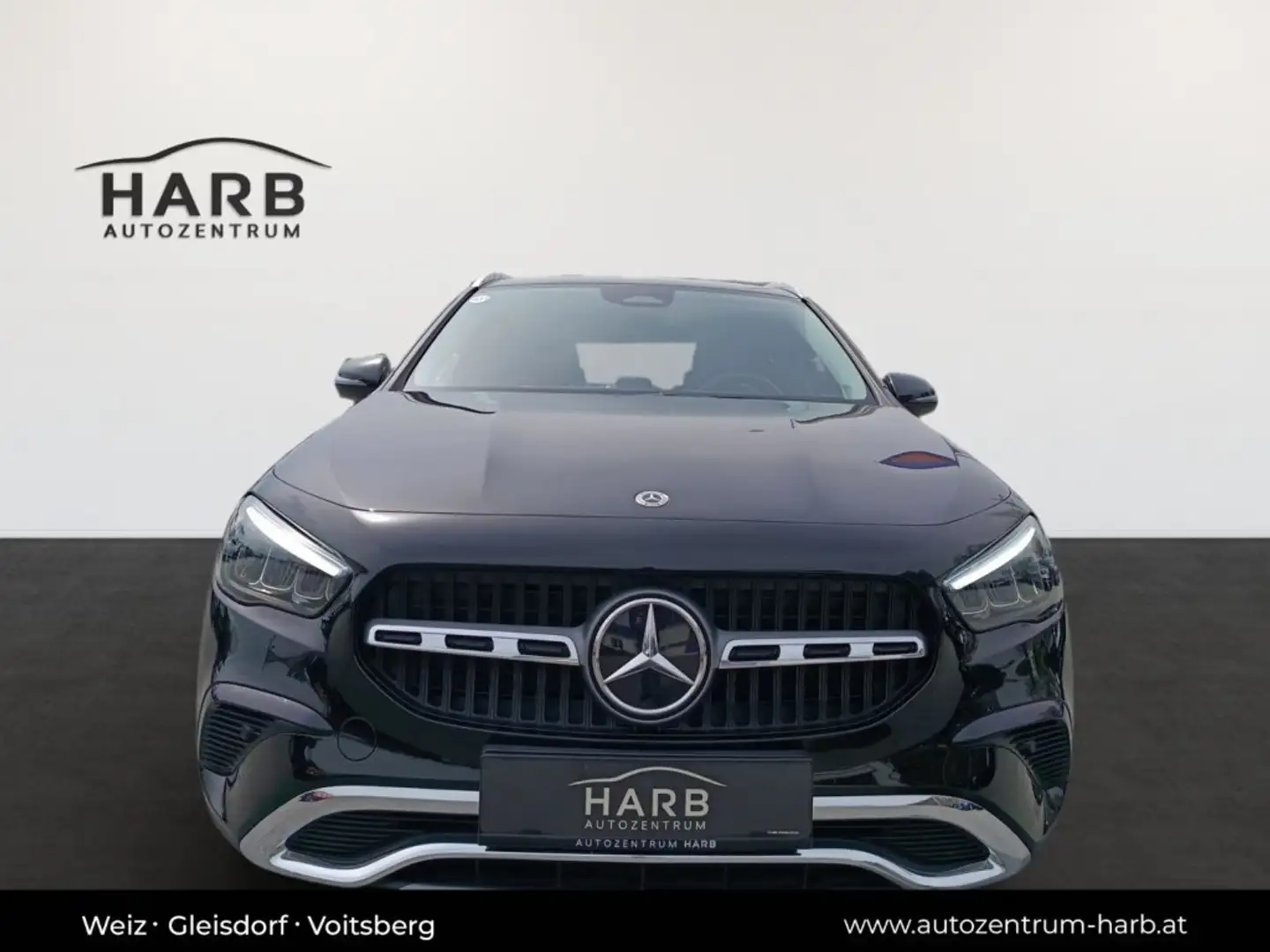 Mercedes-Benz GLA 180 d Schwarz - 2
