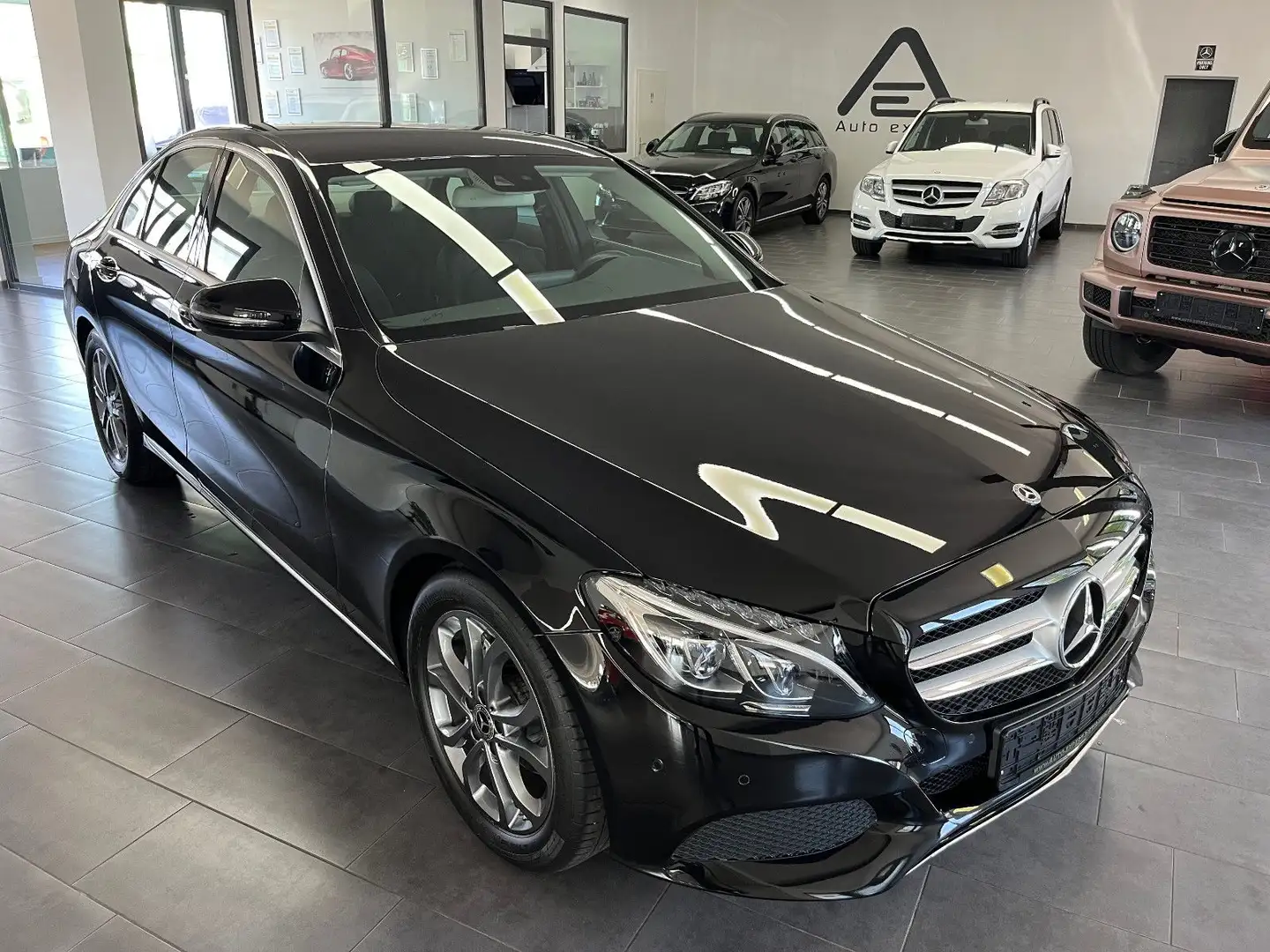Mercedes-Benz C 180 Lim. Avantgarde Navi/LED/Ambiente/AHK Schwarz - 1
