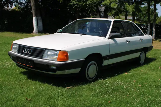 Audi 100
