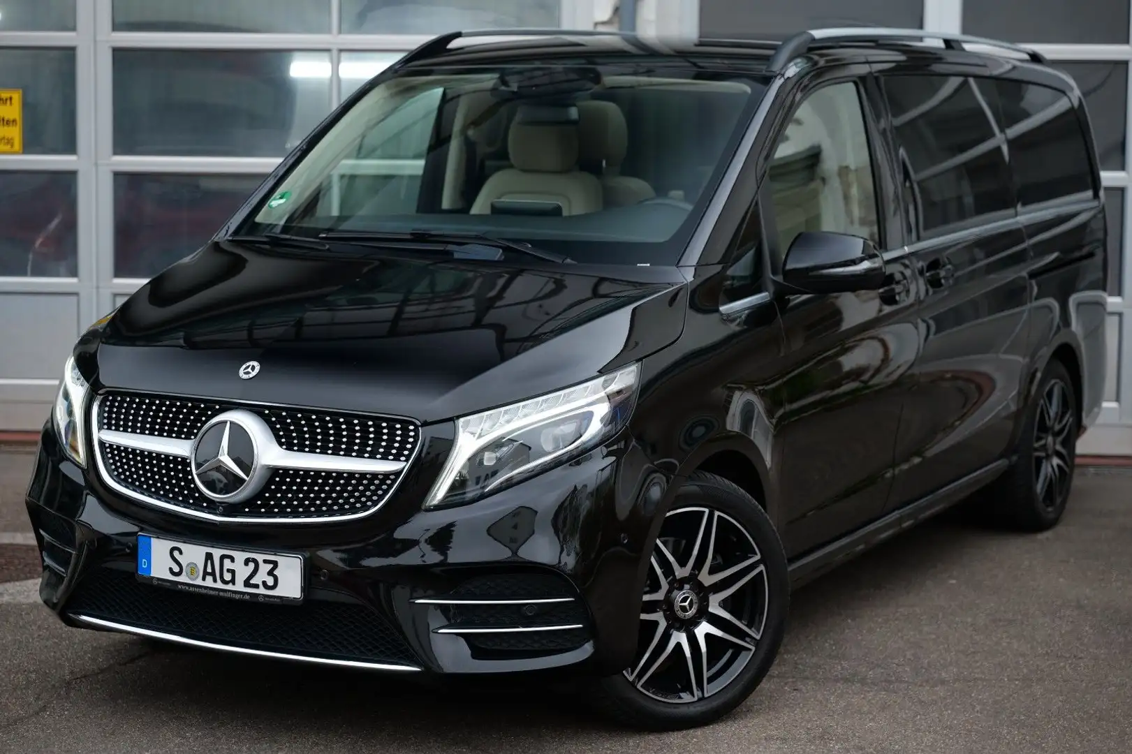 Mercedes-Benz V 250 V250dL 9G 4M AVANTGARD EDITION+AMG LINE+PANO+360 Zwart - 1
