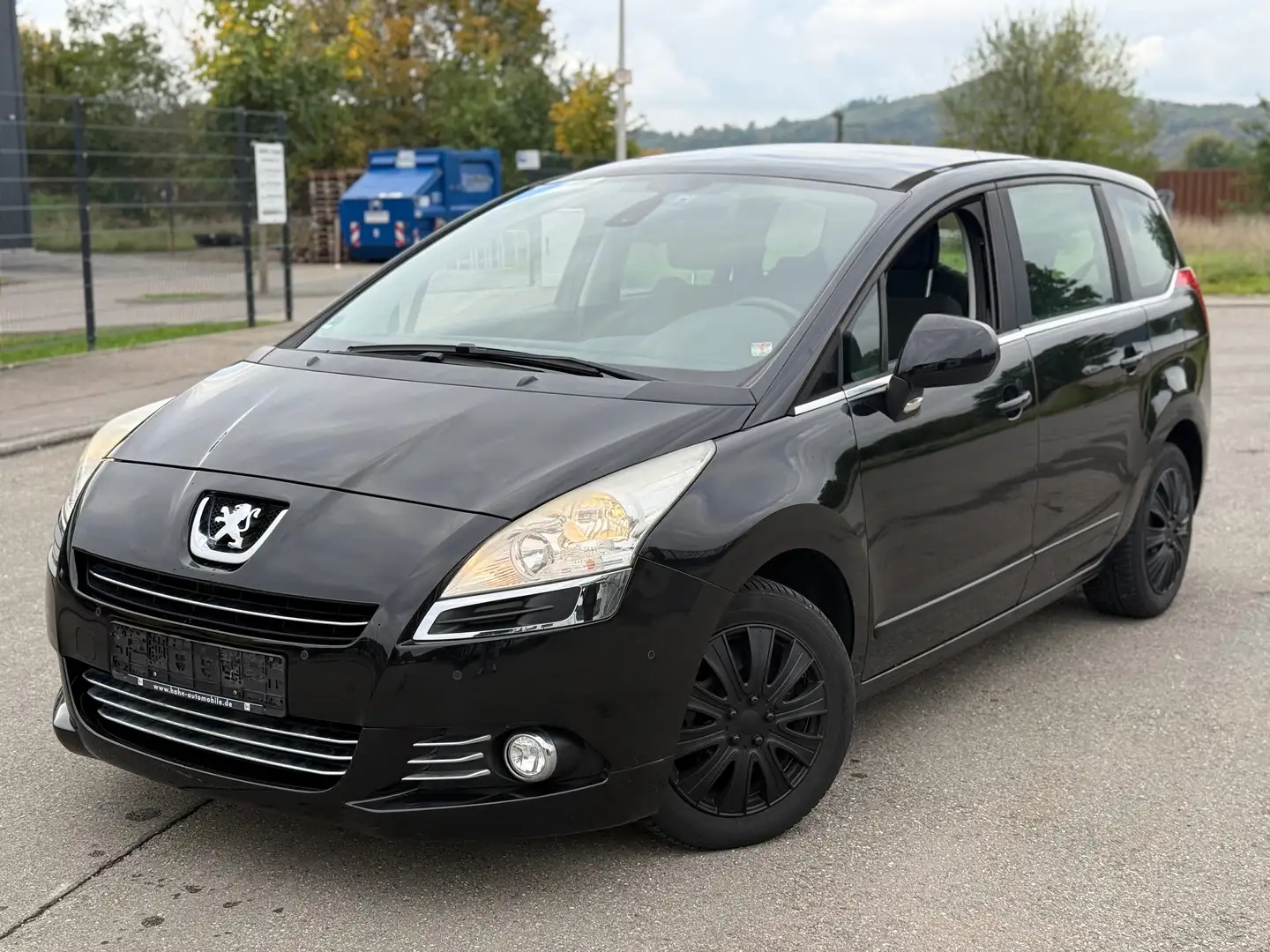 Peugeot 5008 1.6 HDI Panoramadach | 7 Sitzer | TÜV 10/2027 Schwarz - 2