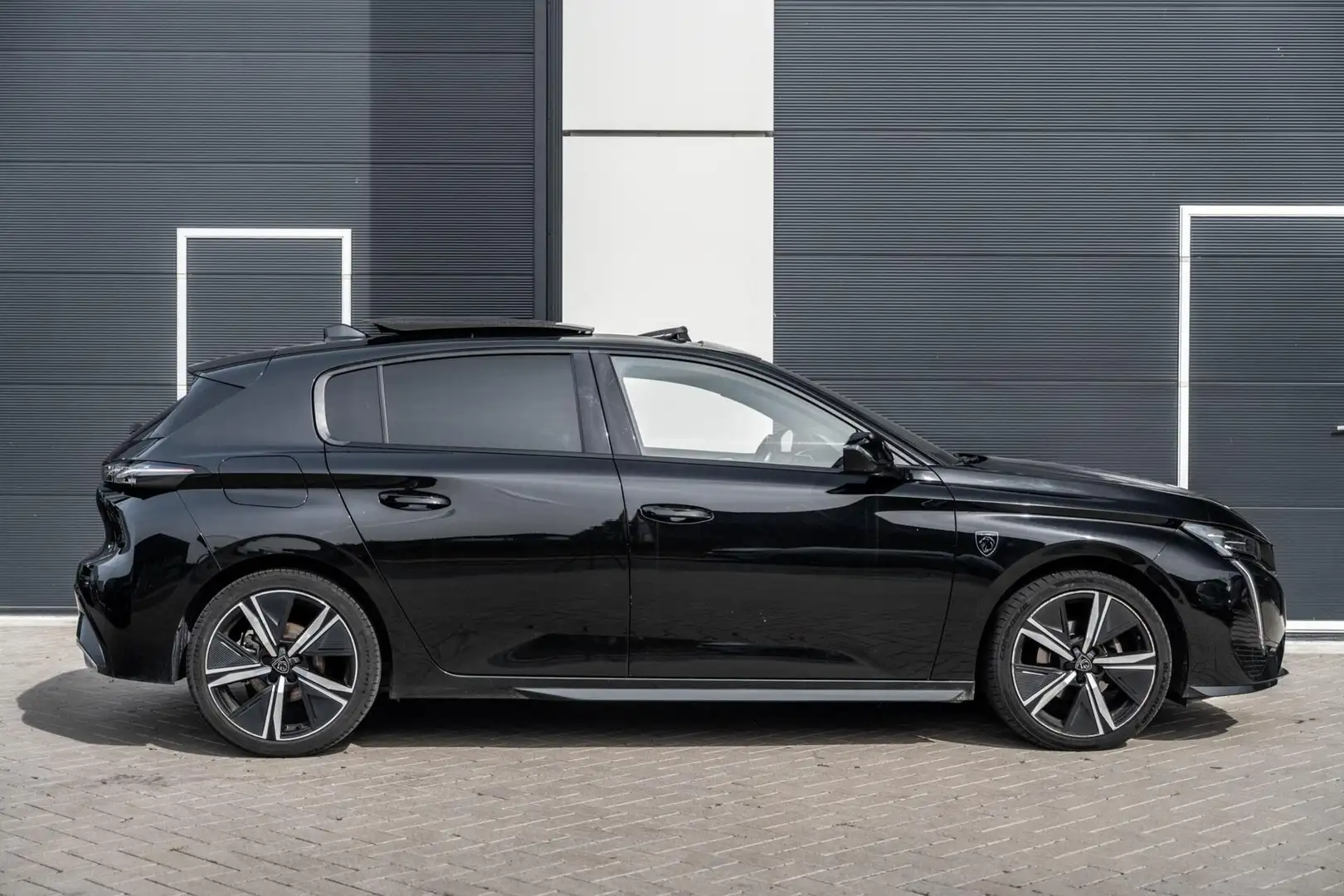 Peugeot 308 1.2 PureTech GT Sfeer|Adapt Cruise|Pano|Vol! Zwart - 2