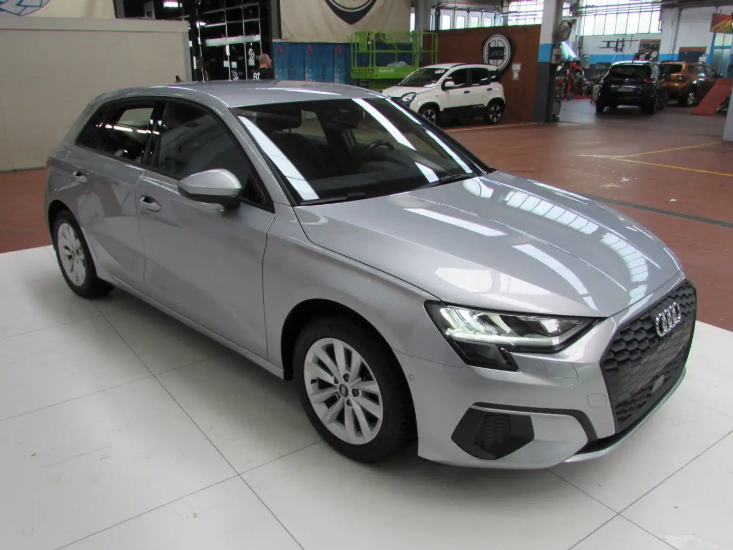 Audi A3 Sportback 30 tfsi 110cv S-Tronic - AUTOMATICA Plateado - 2