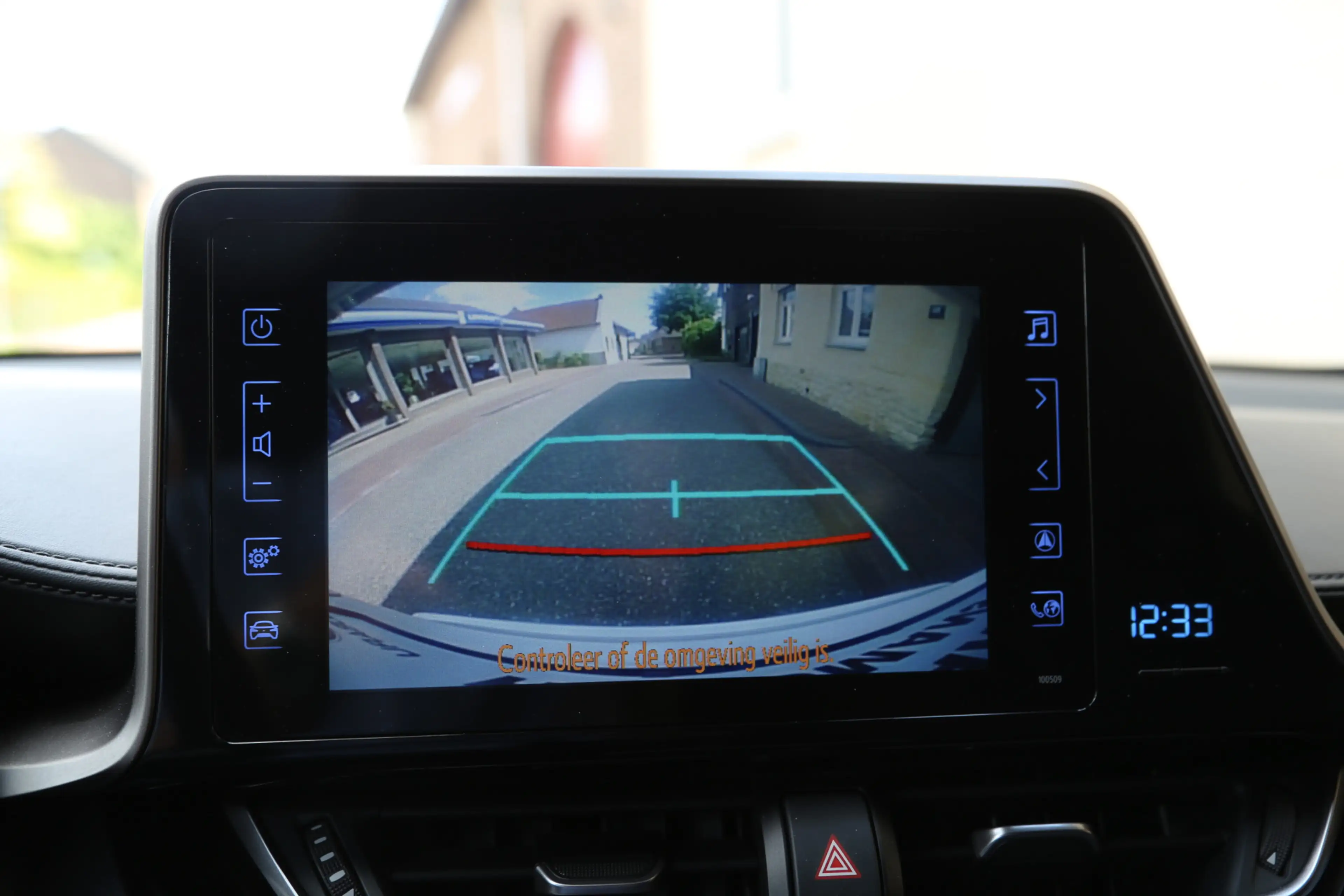 Toyota C-HR 1.8 Hybrid Dynamic Team Navi Camera ACC — photo 9