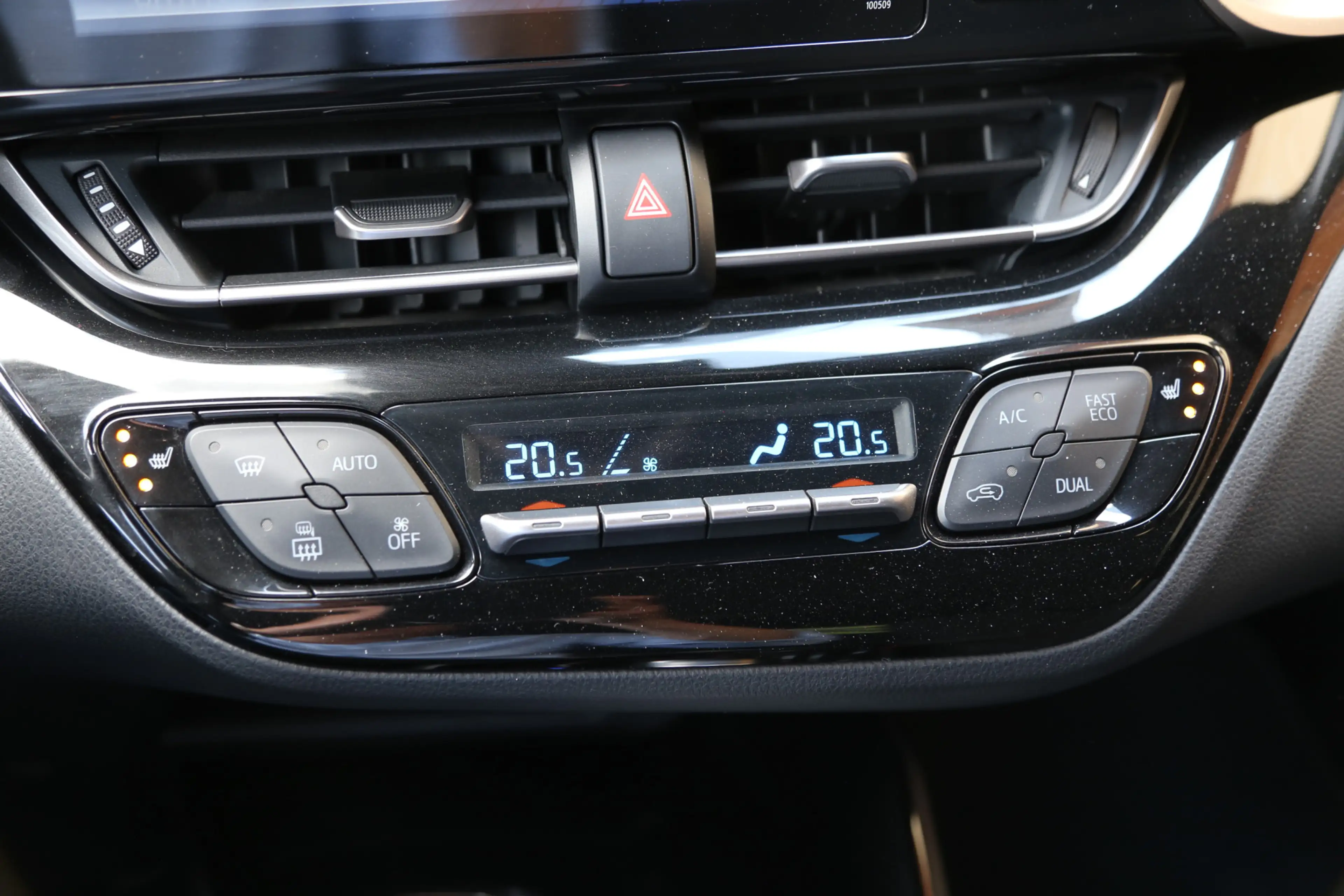 Toyota C-HR 1.8 Hybrid Dynamic Team Navi Camera ACC — photo 12