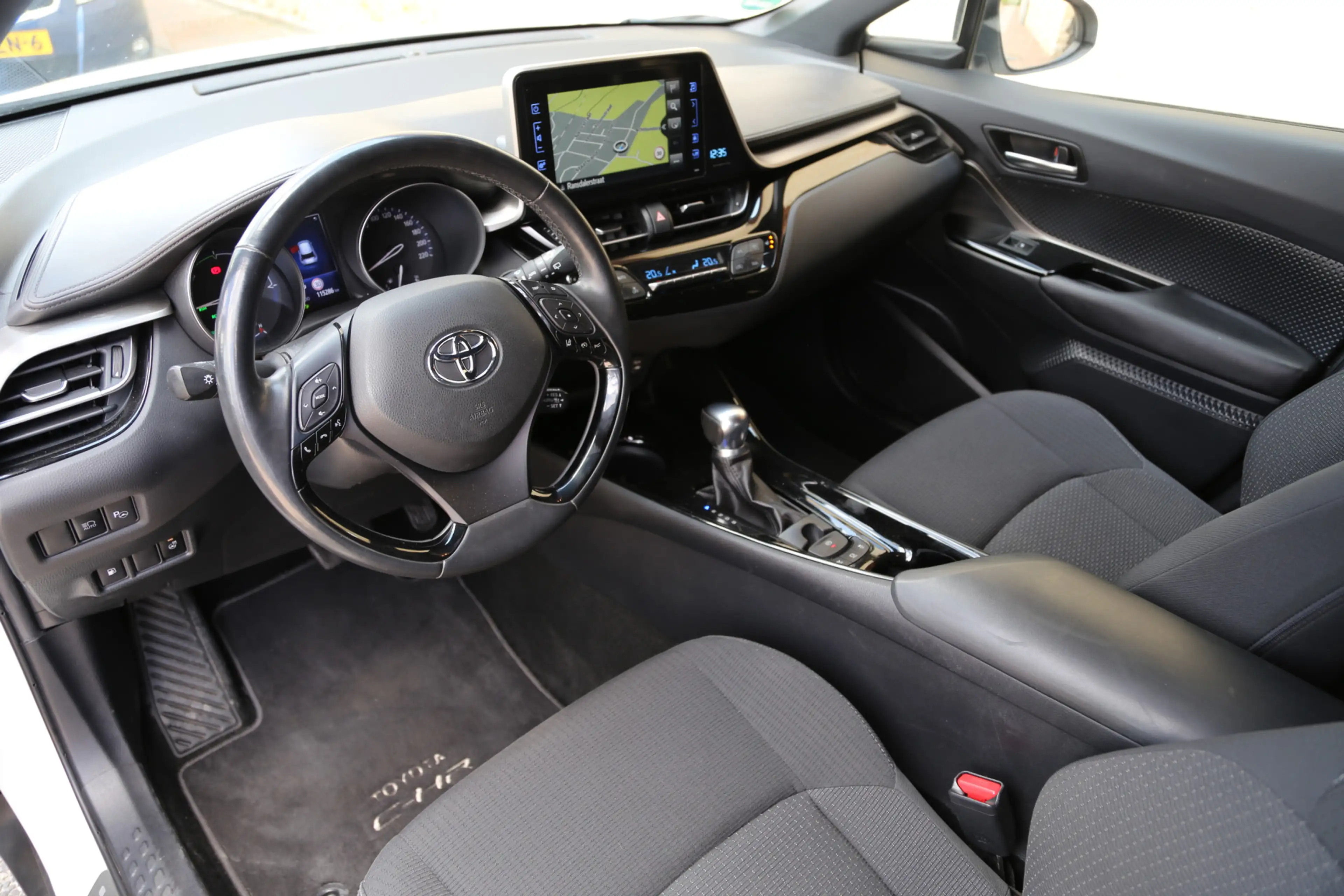 Toyota C-HR 1.8 Hybrid Dynamic Team Navi Camera ACC — photo 7