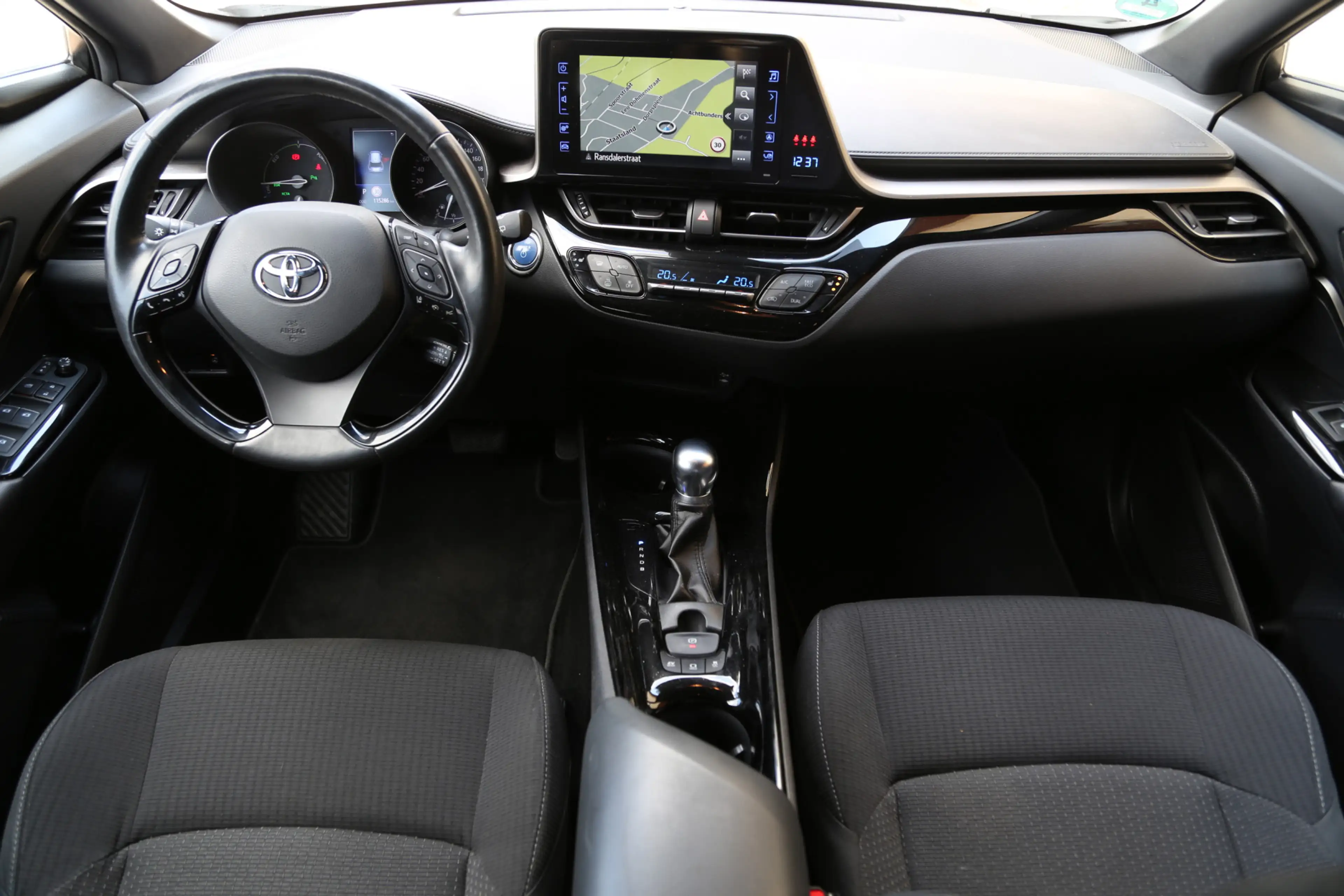 Toyota C-HR 1.8 Hybrid Dynamic Team Navi Camera ACC — photo 6