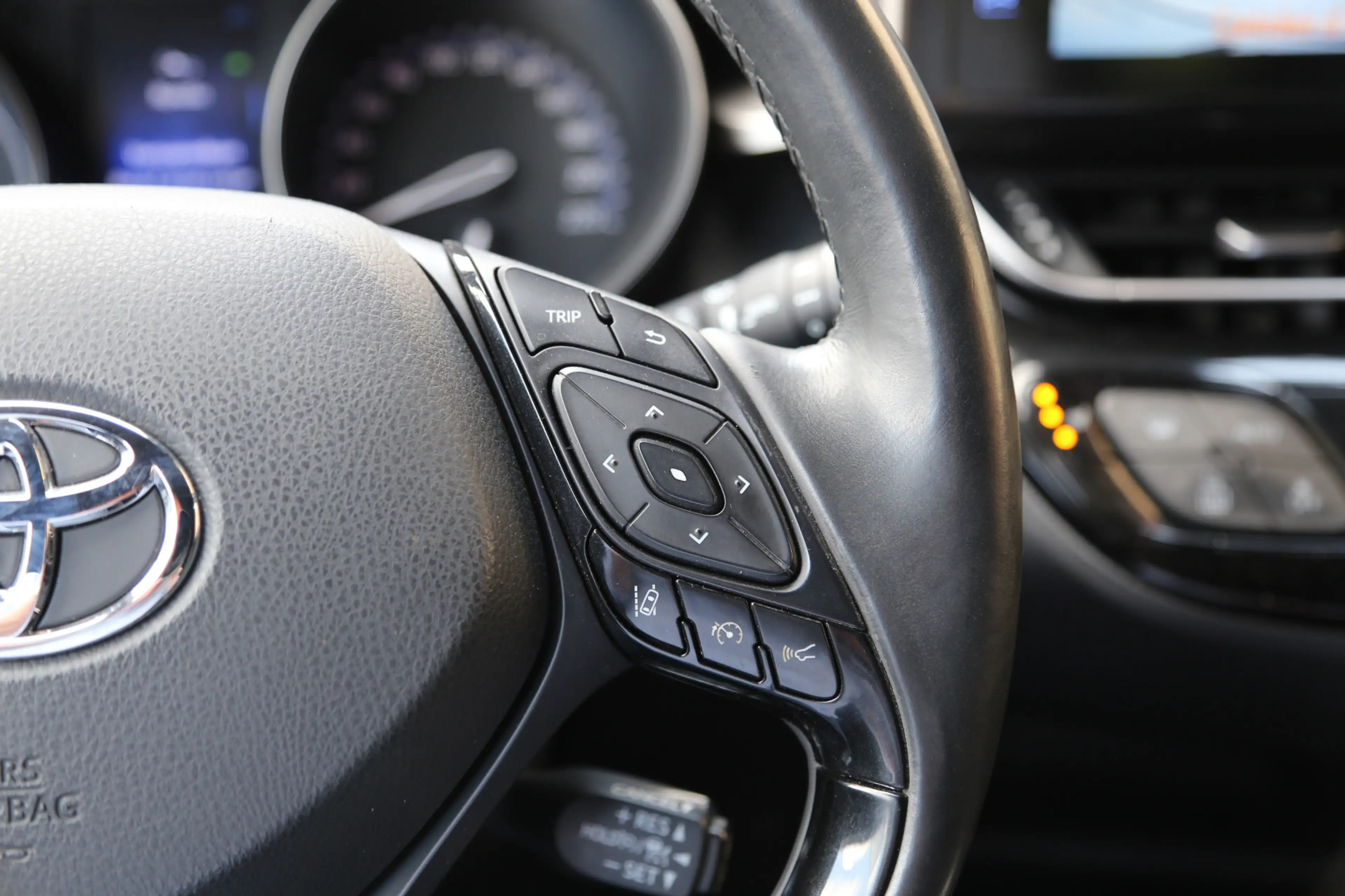 Toyota C-HR 1.8 Hybrid Dynamic Team Navi Camera ACC — photo 14