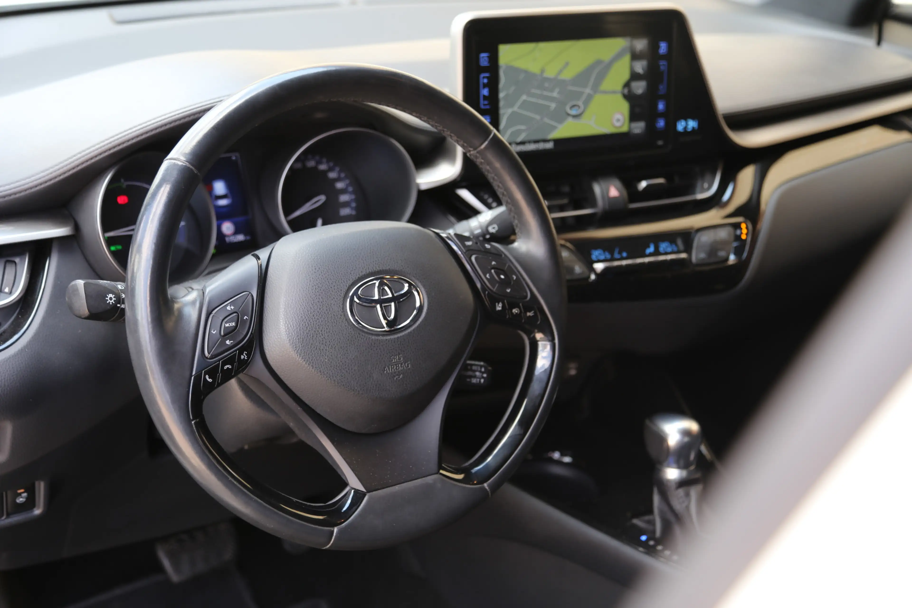 Toyota C-HR 1.8 Hybrid Dynamic Team Navi Camera ACC — photo 10