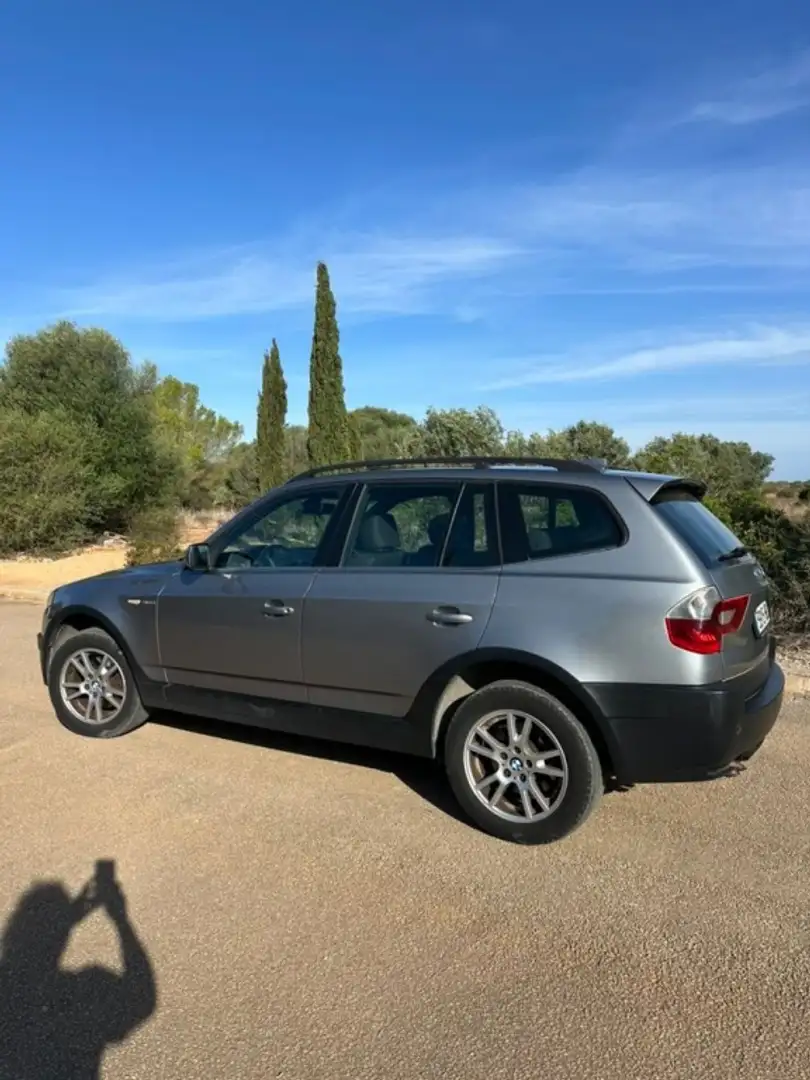 BMW X3 3.0d Aut. Gris - 2
