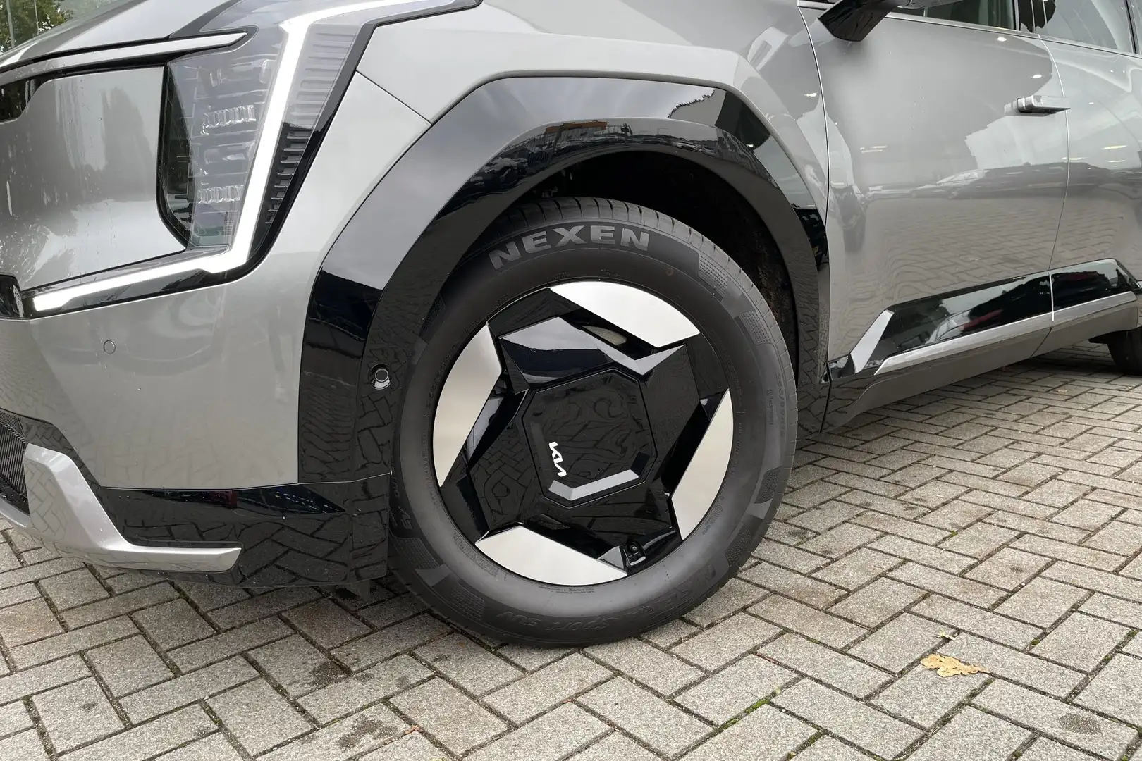 Kia EV9 Plus 99.8 kWh 17% Bijtelling! | Navigatie | Lane A Grijs - 2