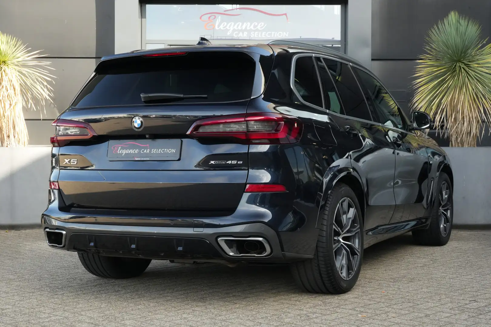 BMW X5 xDrive45e M Sport High Executive 394pk Navigatie/3 Zwart - 2