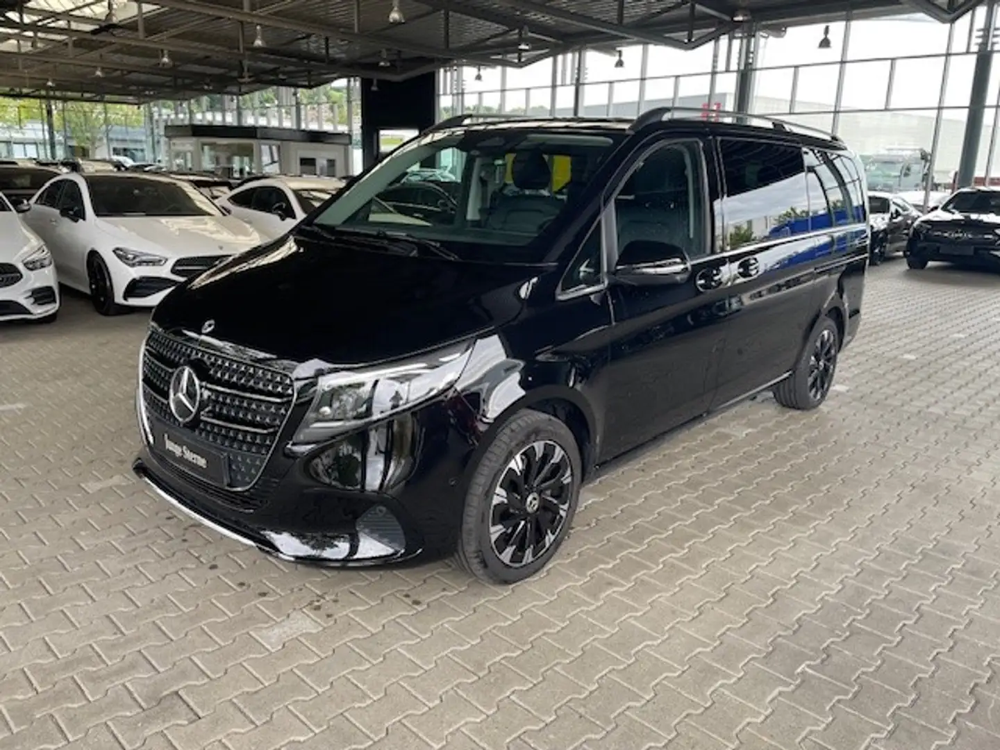 Mercedes-Benz V 250 d 4MATIC/MBUX/360°/DISTRONIC/AHK/BURMESTER Zwart - 2