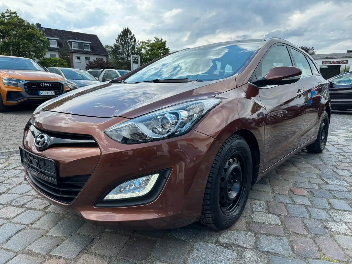 Hyundai i30 1.6 cw *NEUES MODELL*PANO*SHZ*Klima*T.Leder Braun - 1