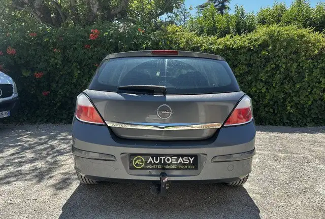 Opel Astra view 4