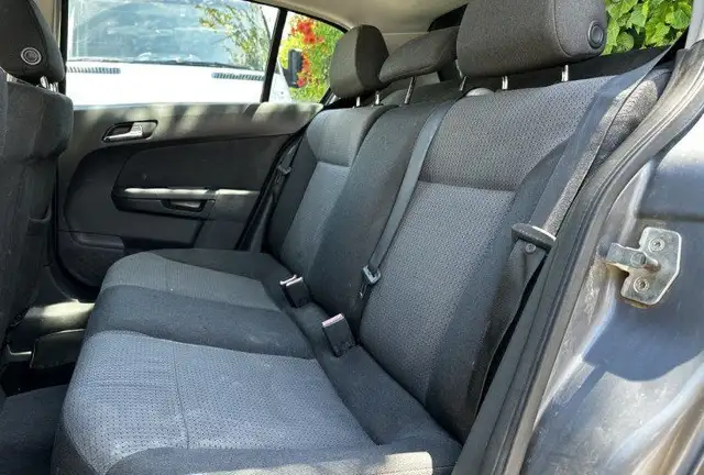 Opel Astra view 12