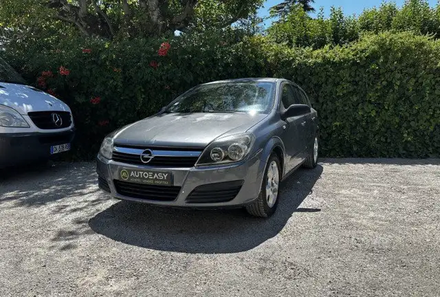 Opel Astra main image