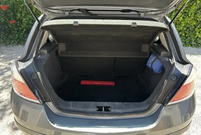 Opel Astra view 5