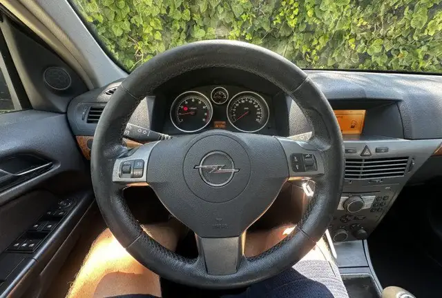 Opel Astra view 15