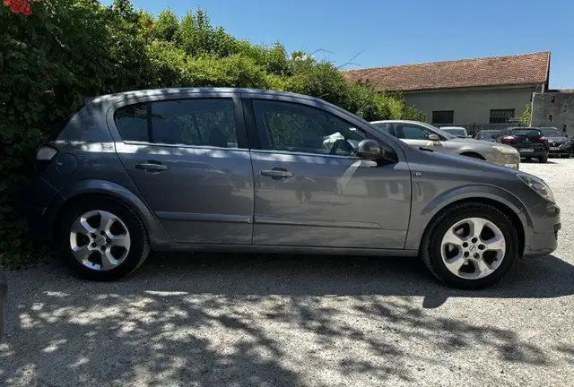 Opel Astra view 7