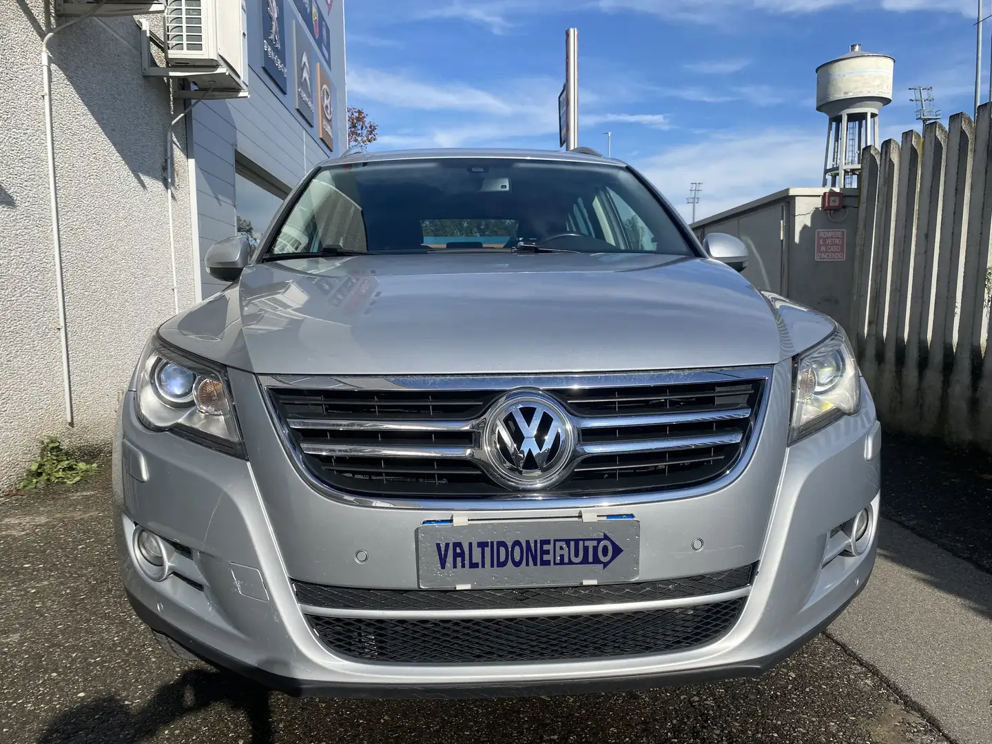 Volkswagen Tiguan Tiguan 2.0 tsi Sport+Bluetoo+LED+SensParc+ClimaAut Argento - 2
