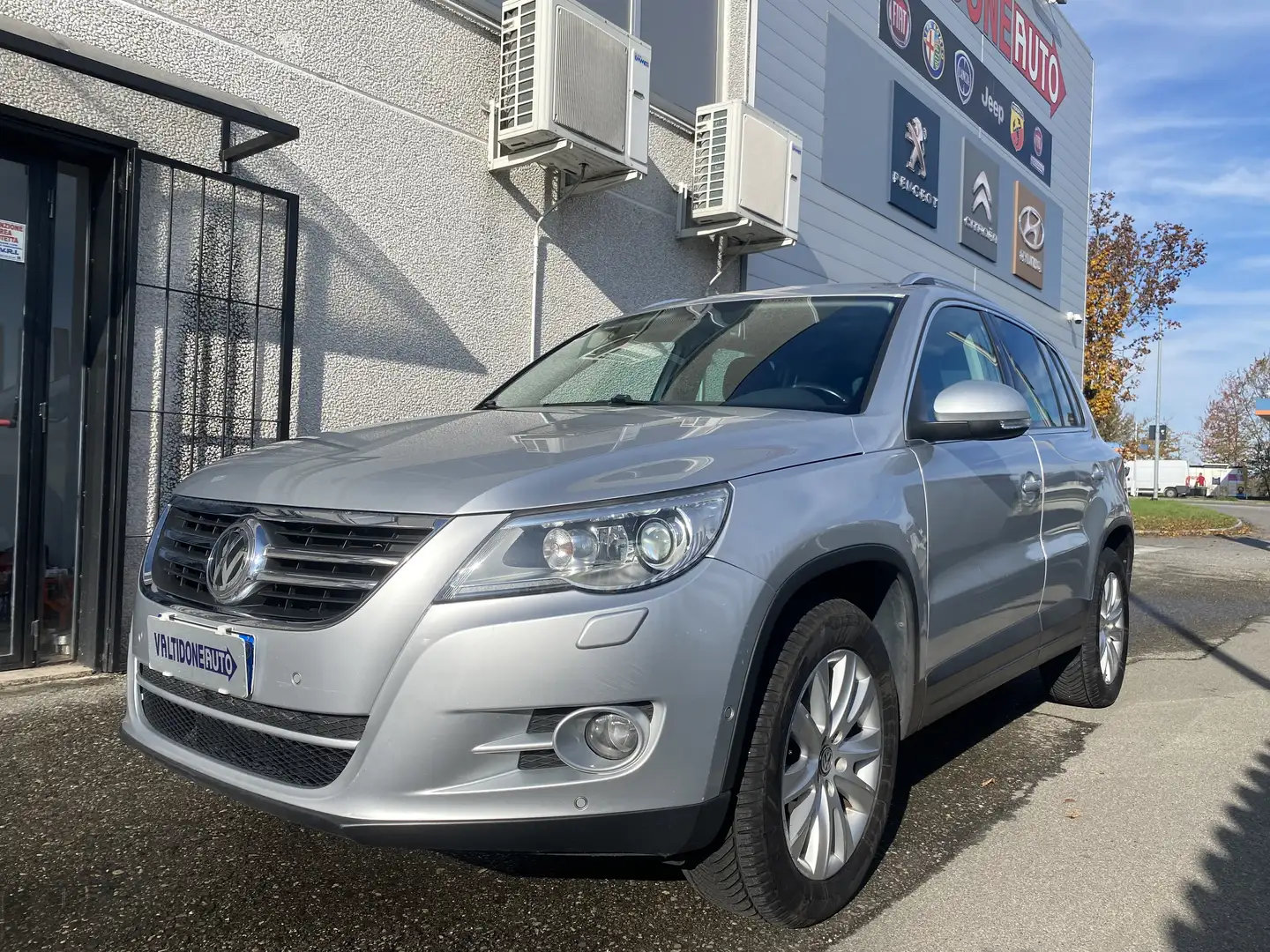 Volkswagen Tiguan Tiguan 2.0 tsi Sport+Bluetoo+LED+SensParc+ClimaAut Argento - 1