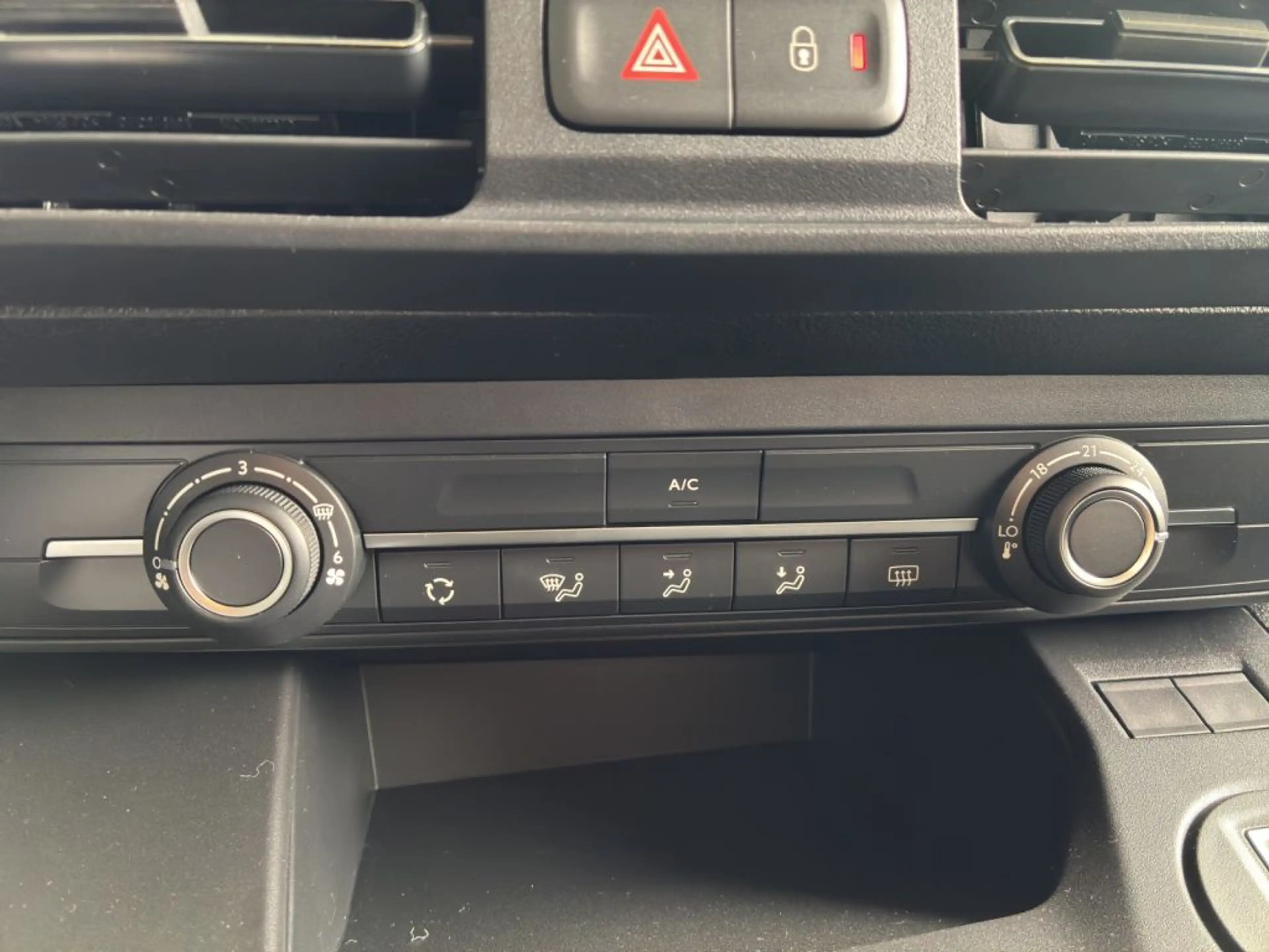 Peugeot Partner Kastenwagen BlueHDi 100 L1 — photo 15