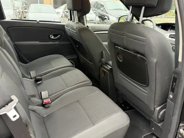 Renault Scenic view 5