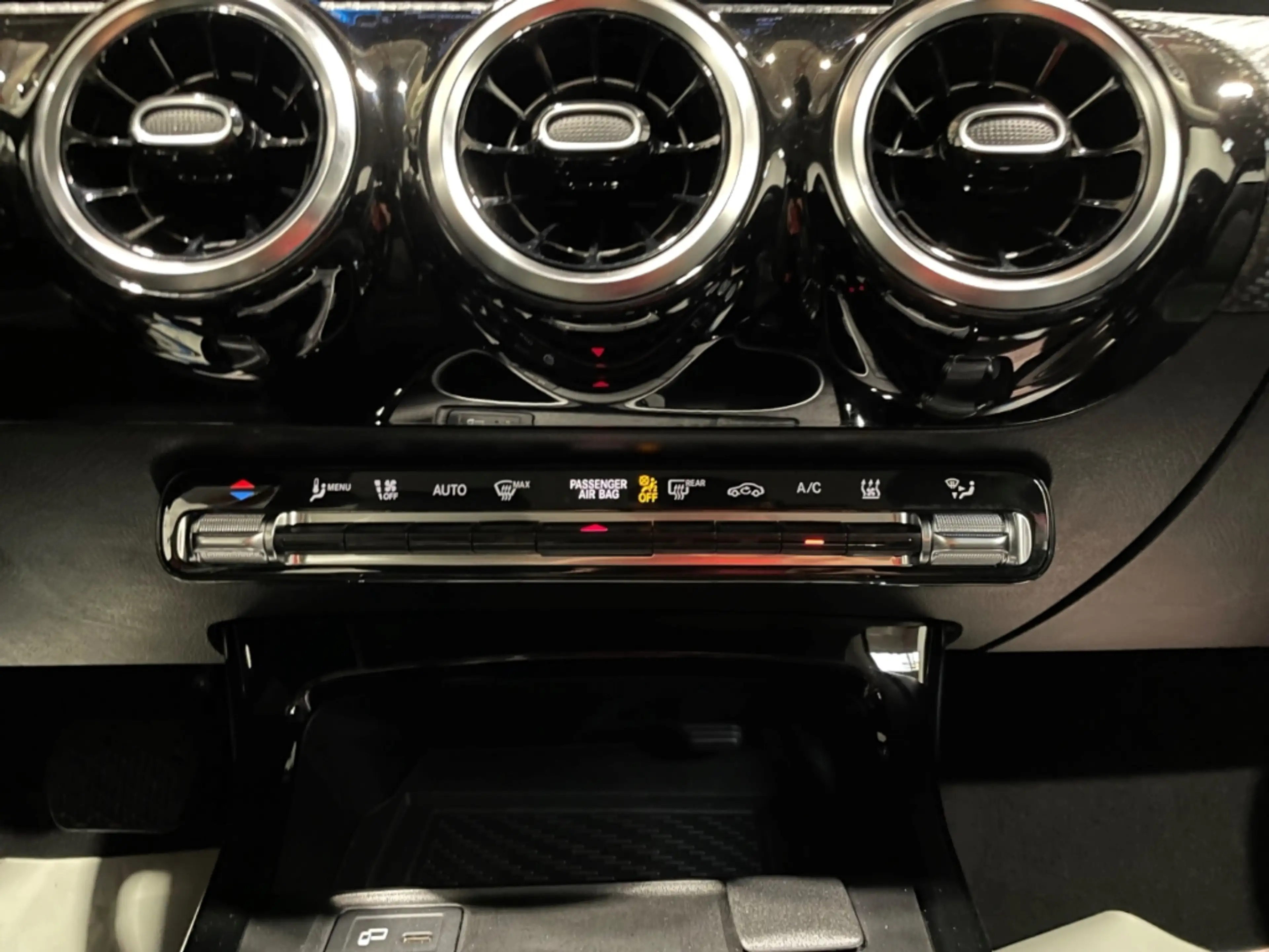 Mercedes-Benz A 250 e Automatik EU6d Leder Klima Navi LED ACC — photo 11