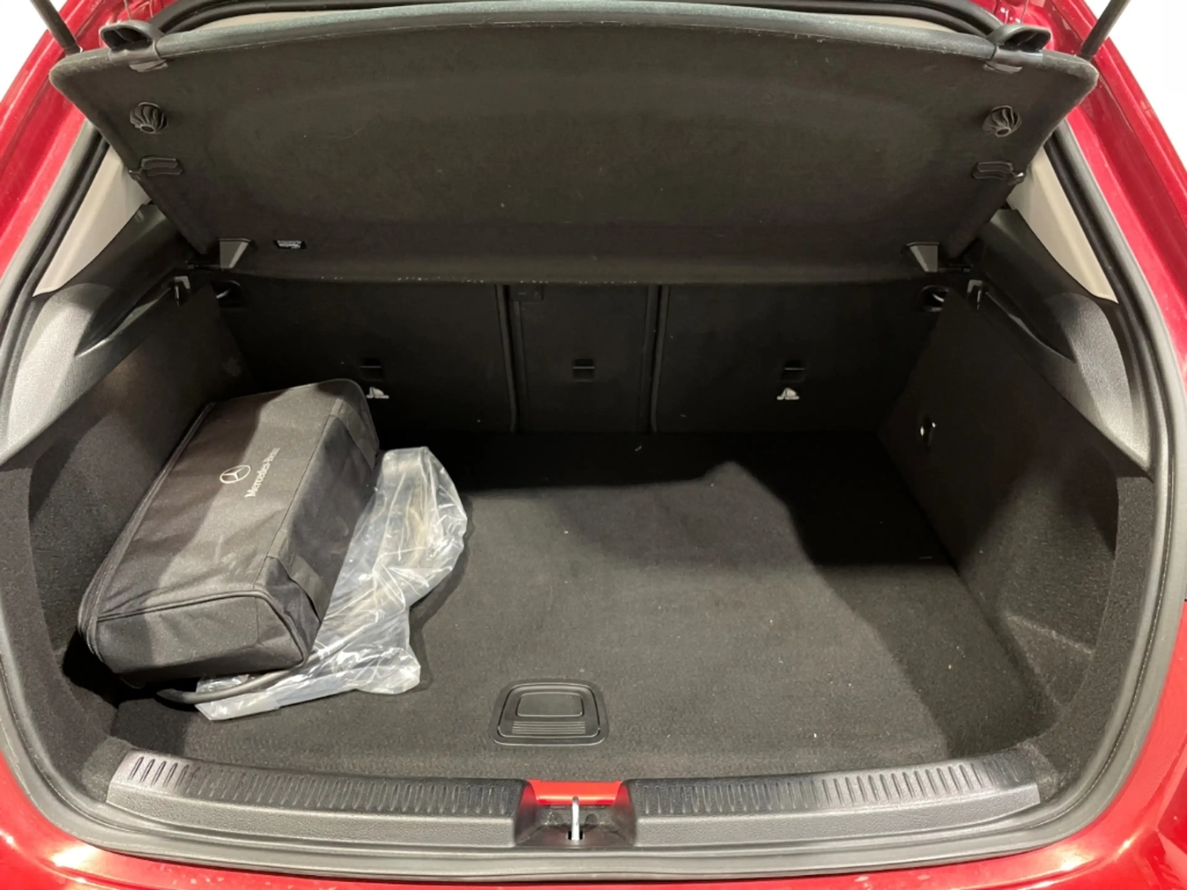 Mercedes-Benz A 250 e Automatik EU6d Leder Klima Navi LED ACC — photo 7