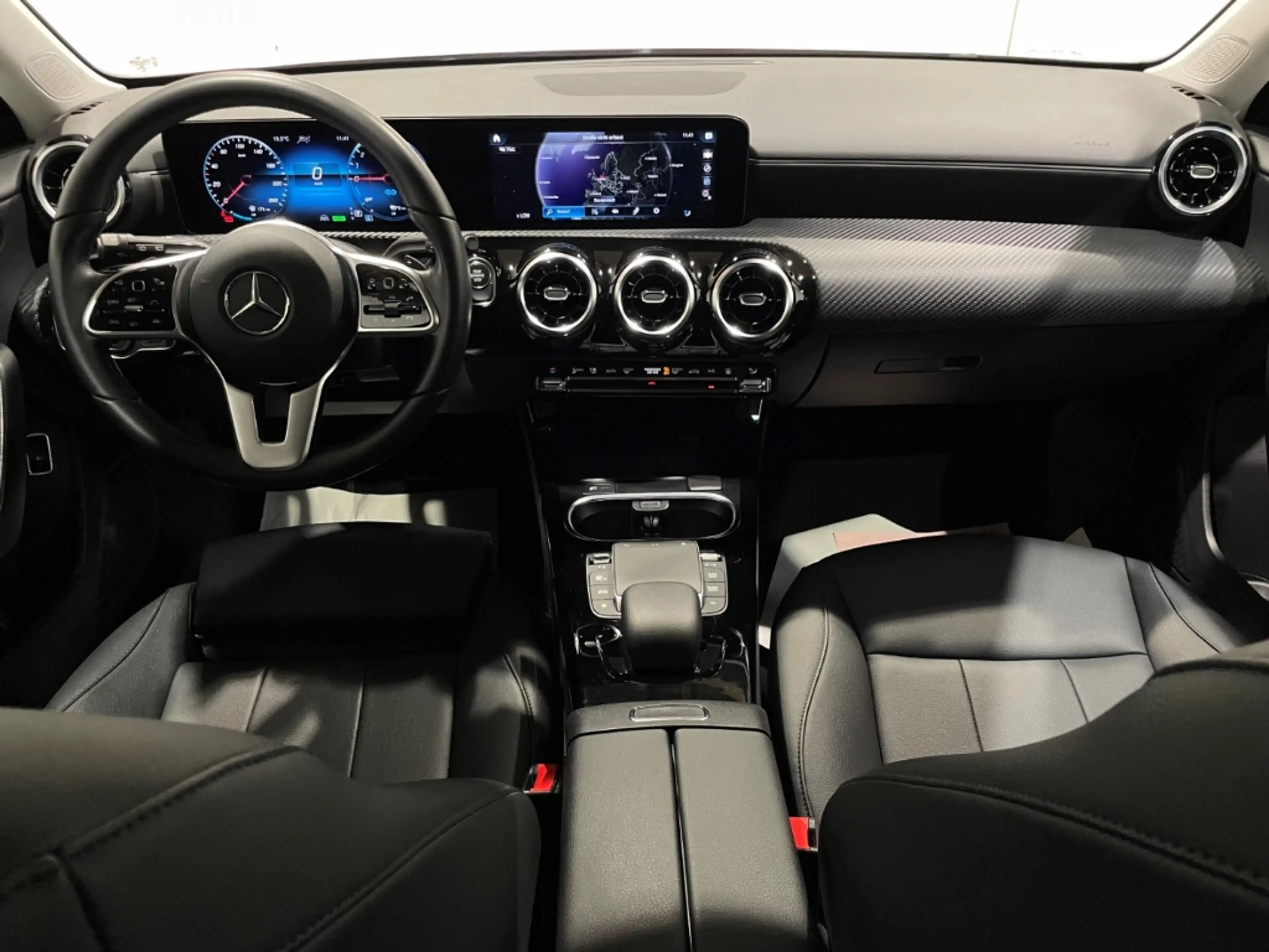 Mercedes-Benz A 250 e Automatik EU6d Leder Klima Navi LED ACC — photo 8
