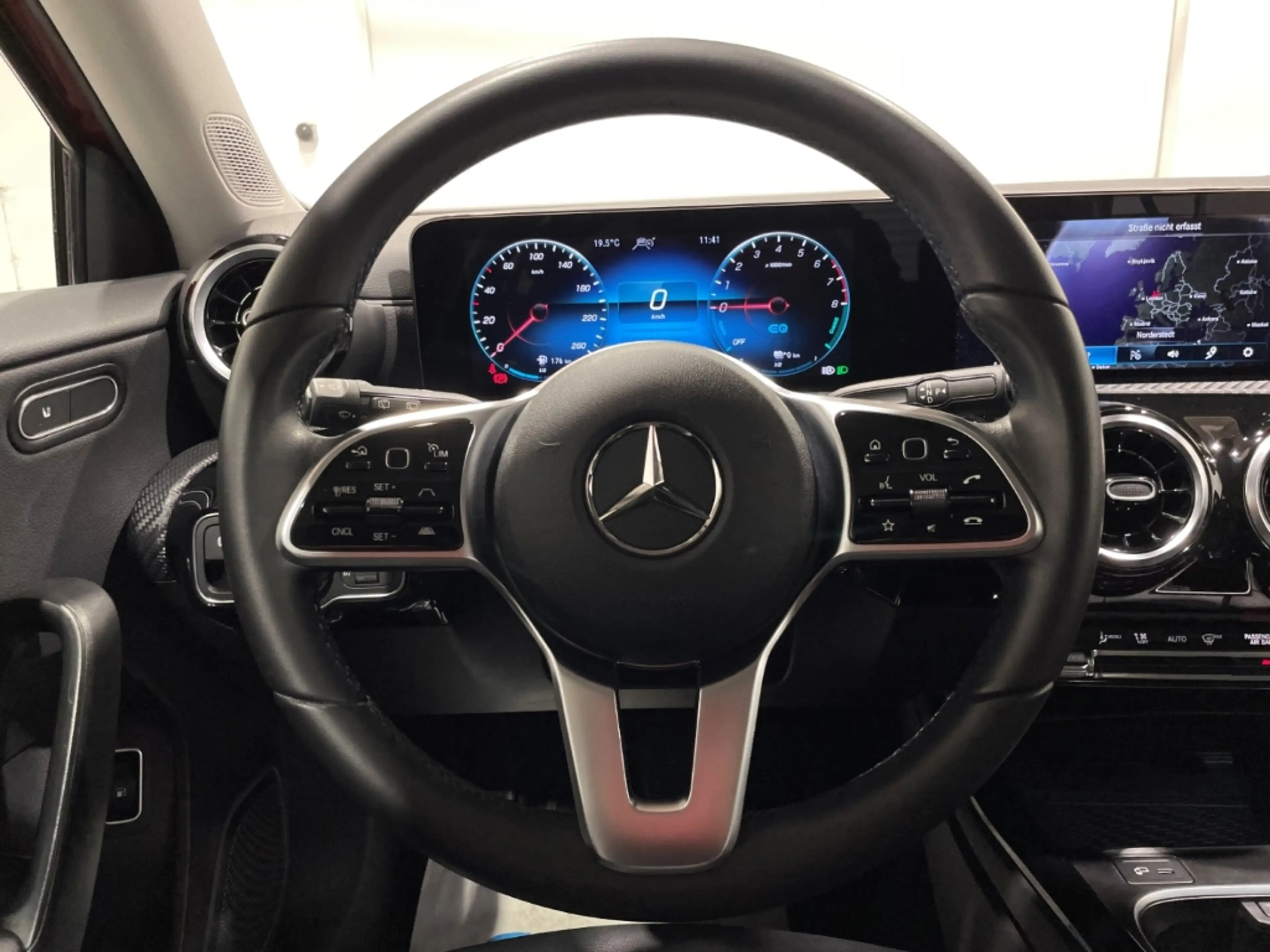 Mercedes-Benz A 250 e Automatik EU6d Leder Klima Navi LED ACC — photo 9