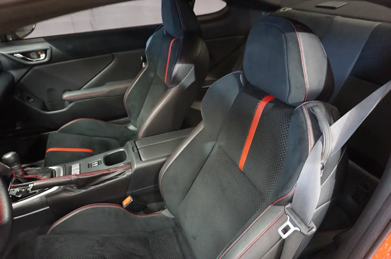 Subaru BRZ снимка Subaru BRZ