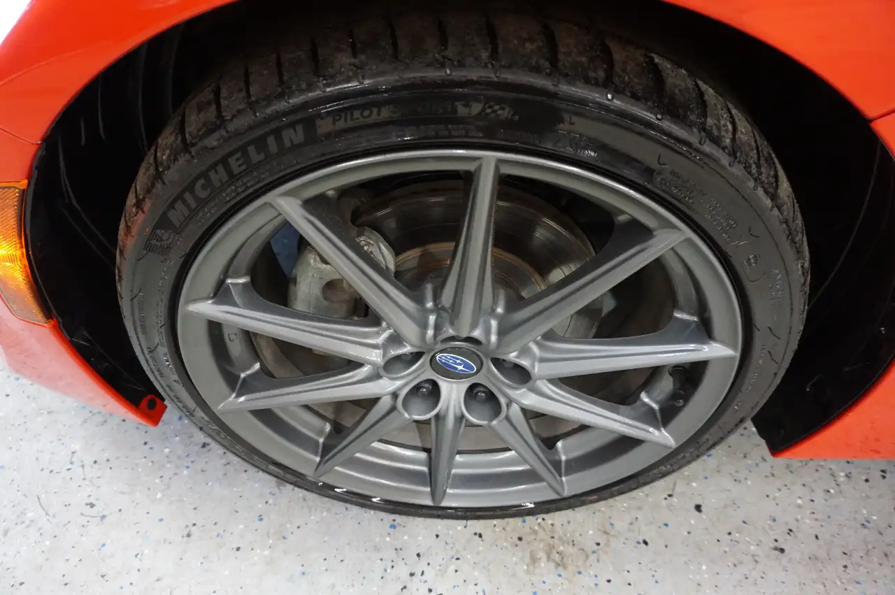 Subaru BRZ снимка Subaru BRZ