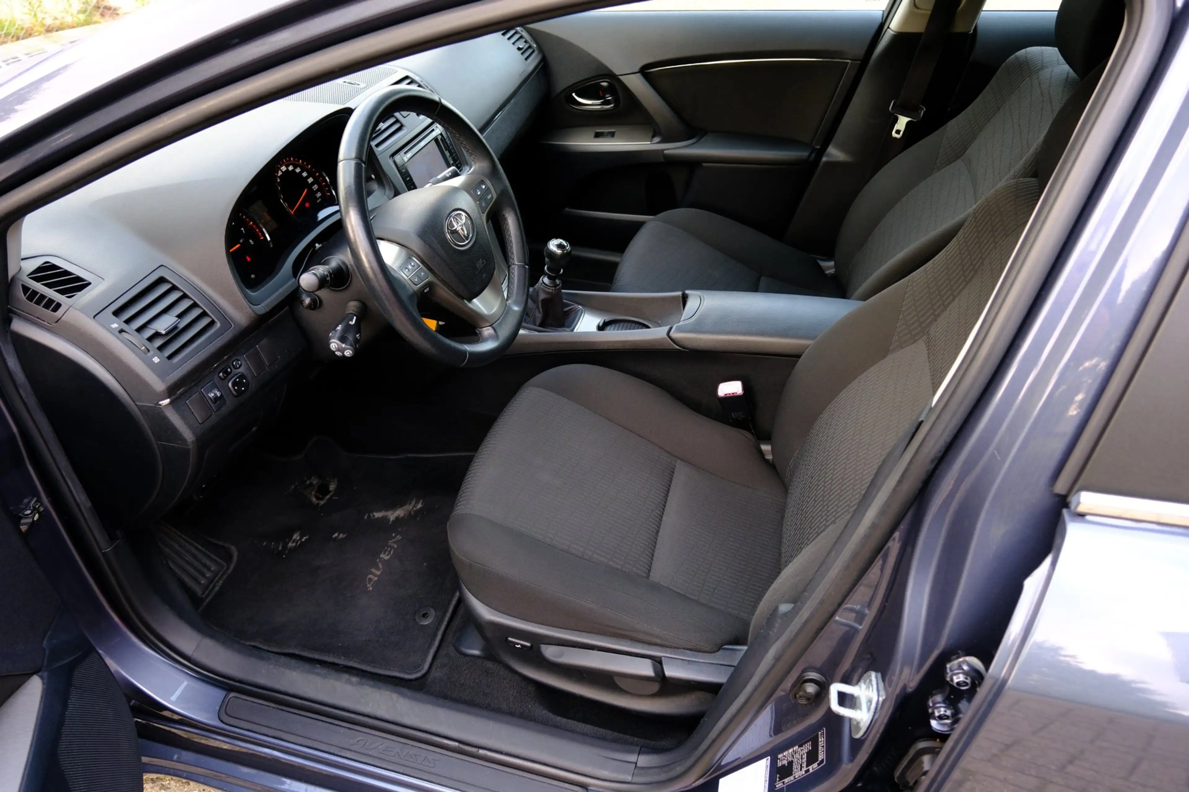 Toyota Avensis 1.6 VVTi Dynamic *97.915km!* Navi|Clima|LMV — photo 2
