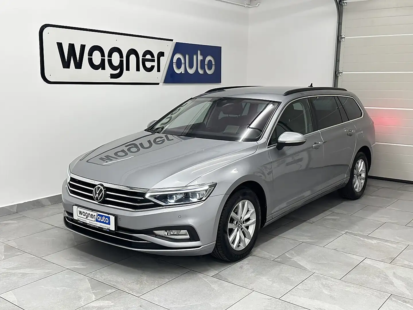 Volkswagen Passat Variant Business 2,0 SCR TDI DSG.IQ.Light Matrix LED/AC... Silber - 2