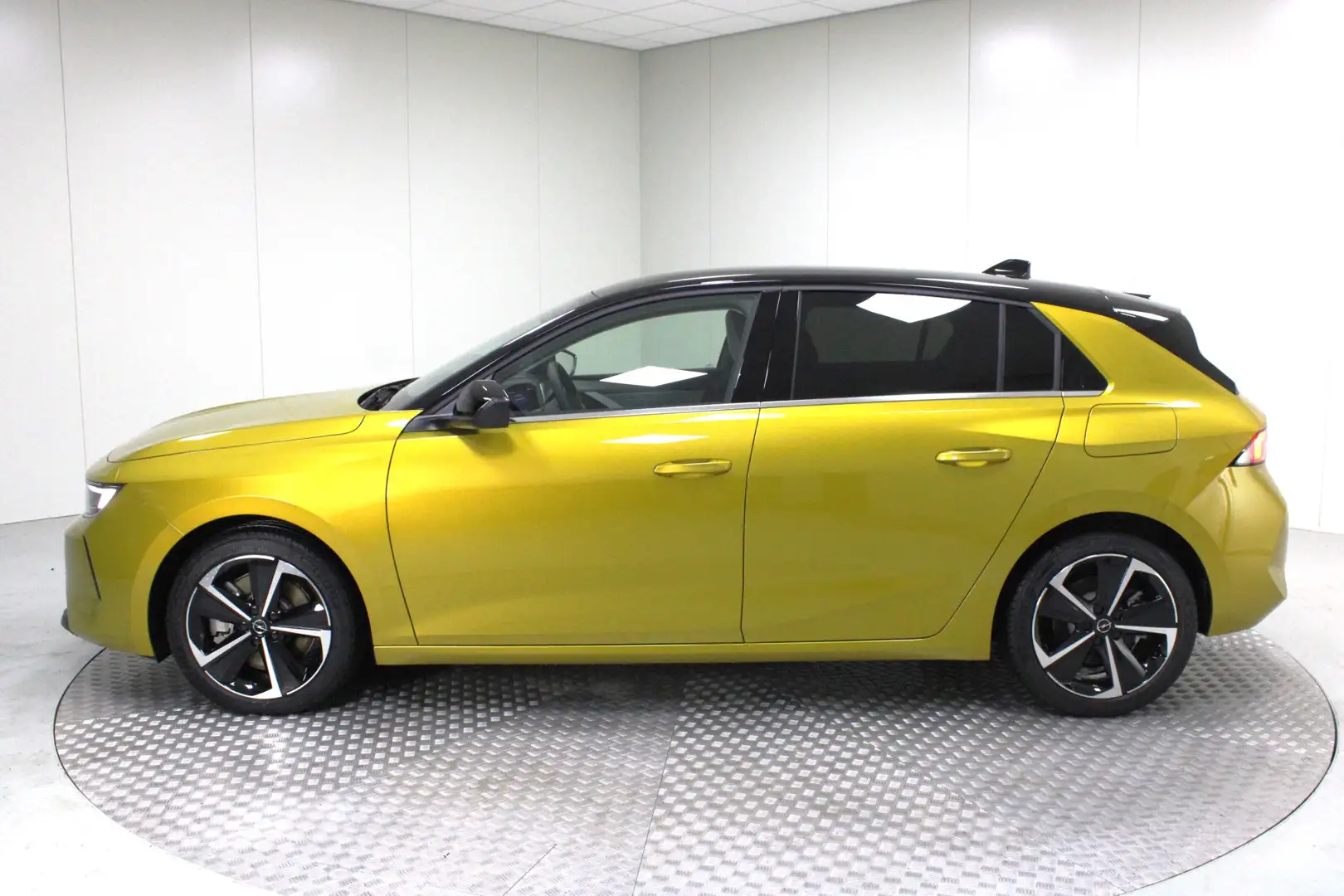 Opel Astra 1.6 Hybrid Business Elegance | auto van 2023 | ful Geel - 2